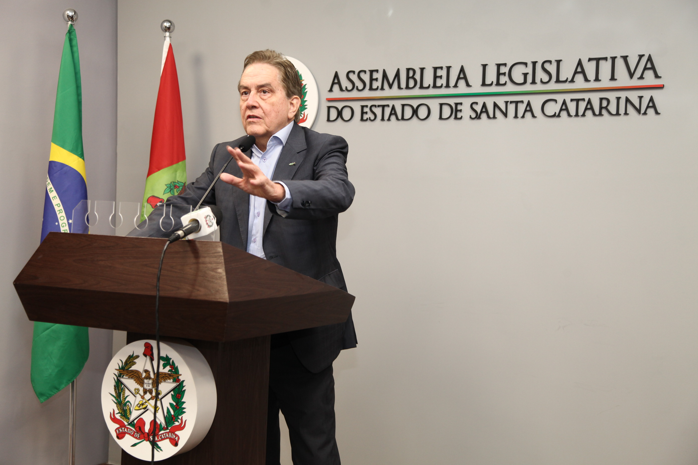 Dr. Paulo Rabello de Castro Concede Entrevista e Faz Palestra na Alesc