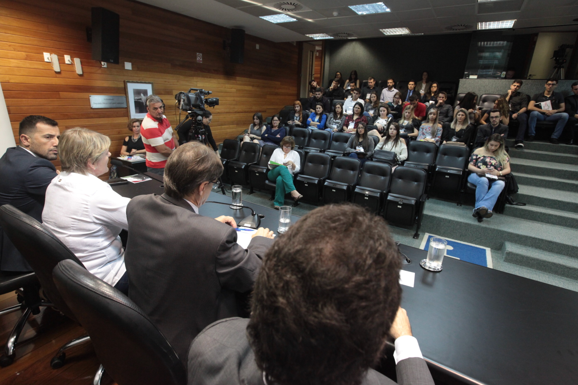 Estágio-Visita: universitários e deputados debatem processos políticos