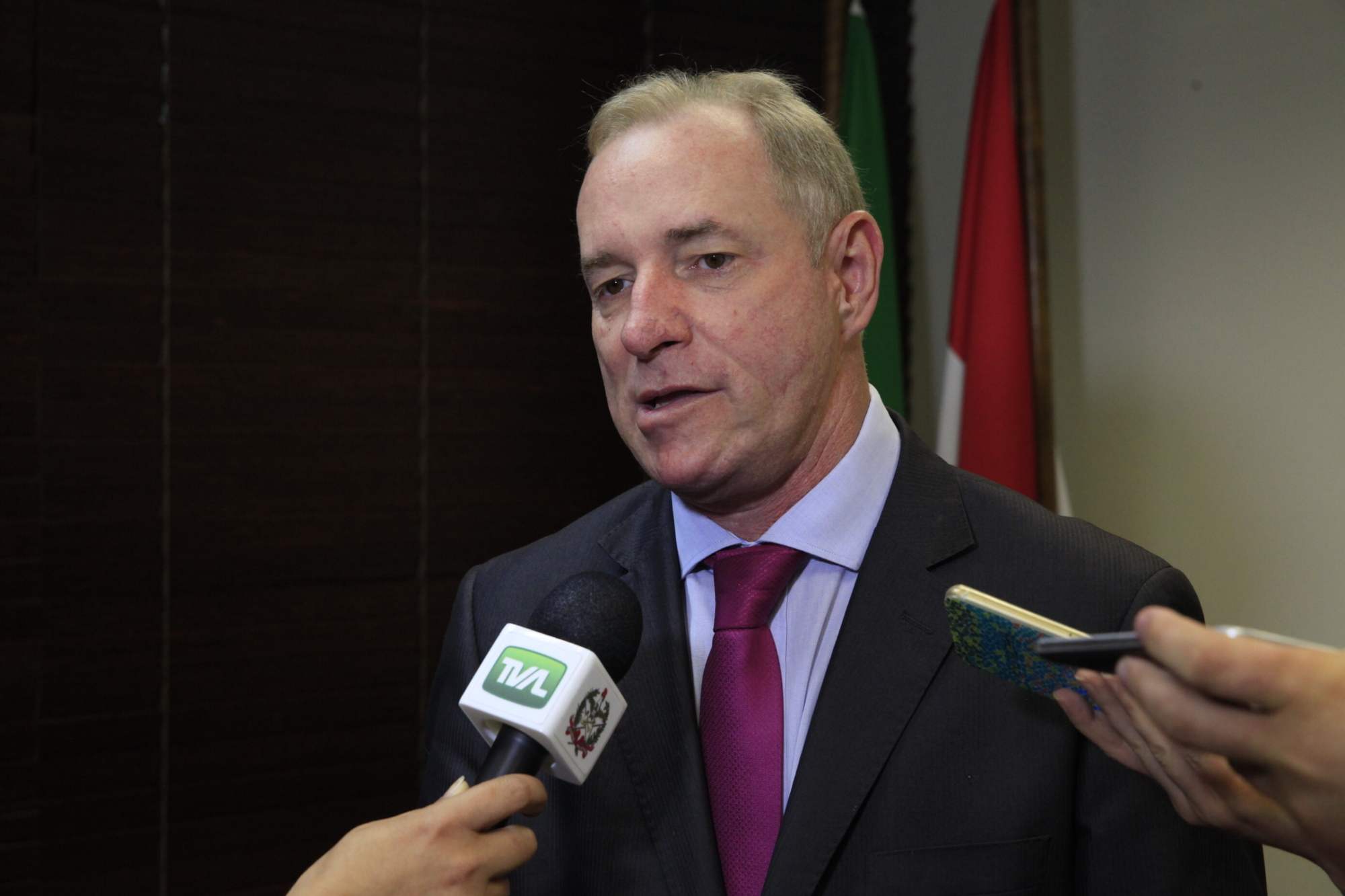 Presidente Aldo Schneider está hospitalizado
