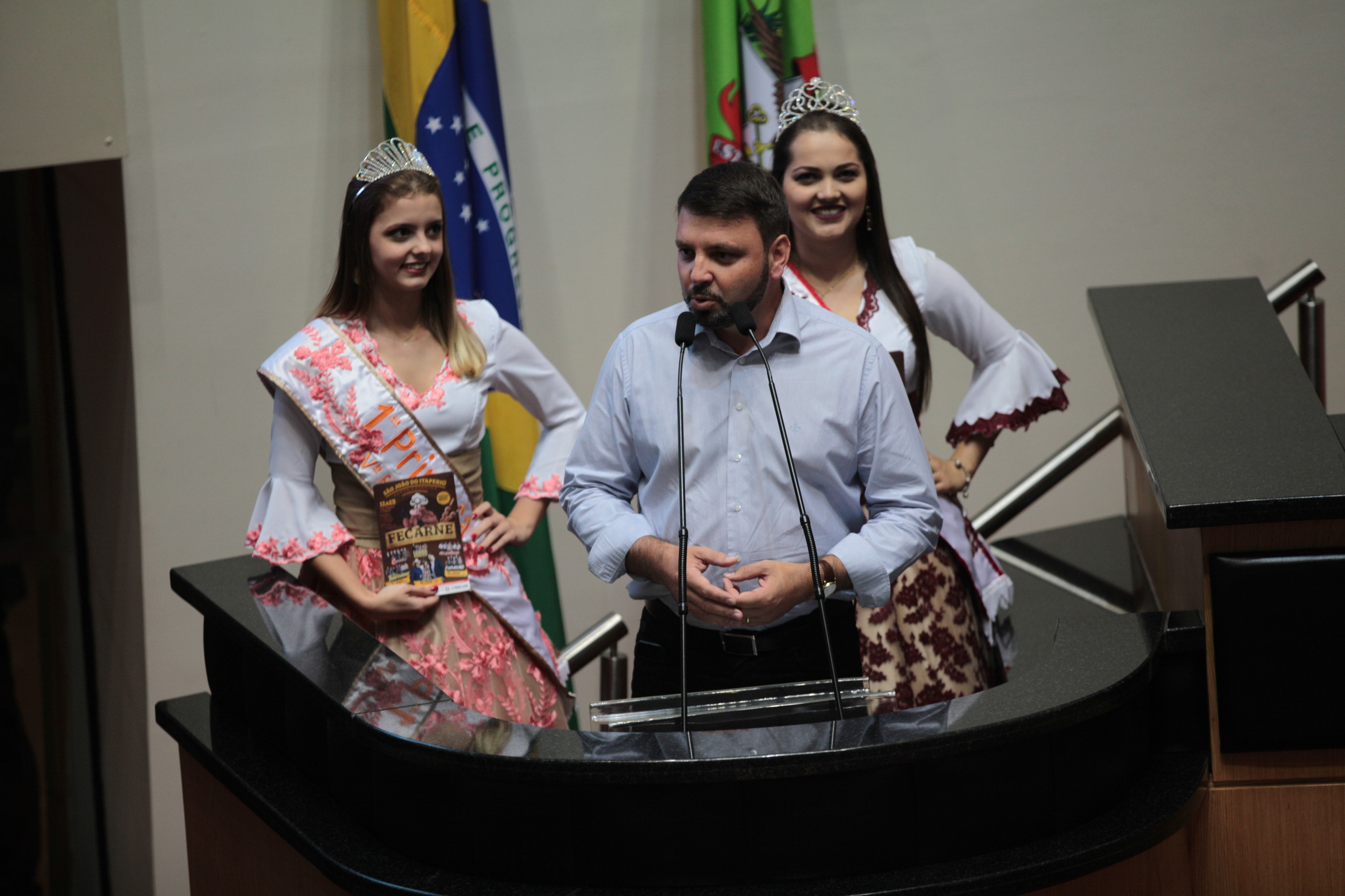 Convite para Fecarne, em São João do Itaperiú