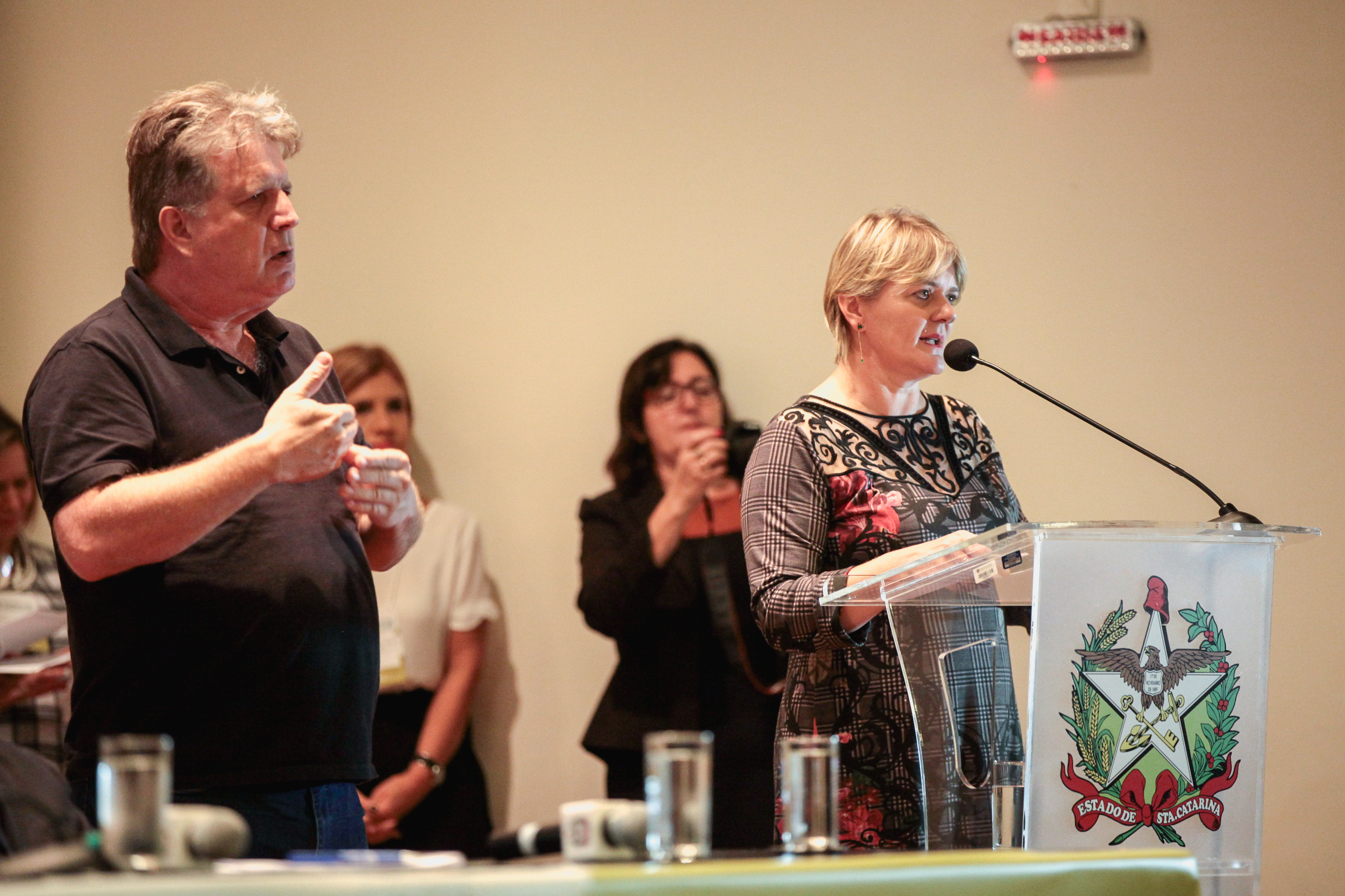 Deputada Luciane Carminatti (PT). Audiência Pública: Base Nacional Comum Curricular.