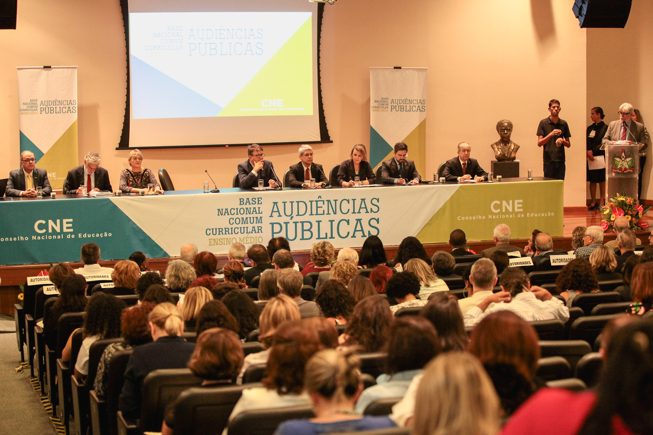 Audiência Pública: Base Nacional Comum Curricular.