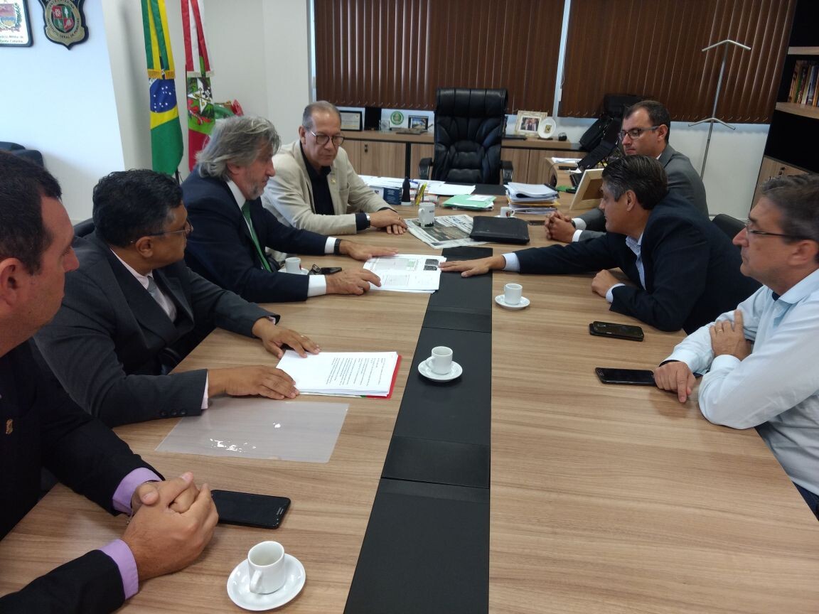 Deputado Leonel Pavan e comitiva de vereadores de Balneário Camboriú estiveram reunidos com o Secretário de Segurança Pública do Estado, Alceu de Oli
