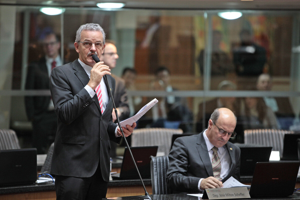 Dresch vota contra criação de 462 vagas no Tribunal de Justiça