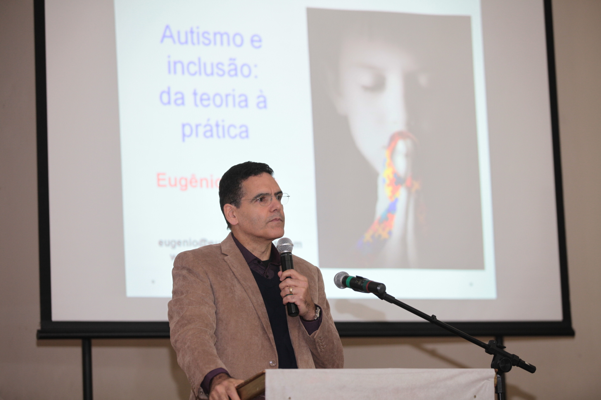 Especialista trata do currículo inclusivo na educação de autistas