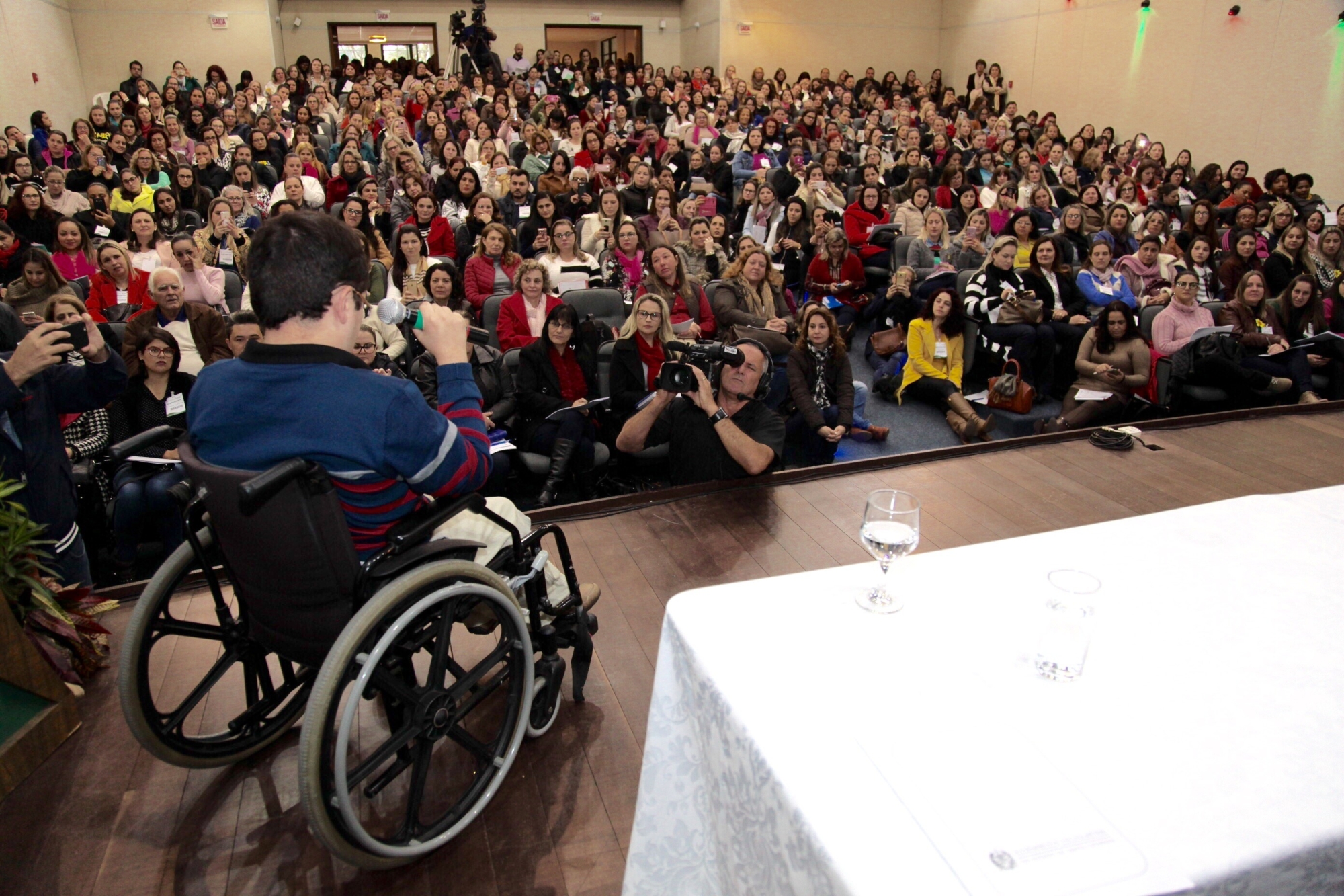 Seminário em Criciúma debate autismo e adaptação curricular