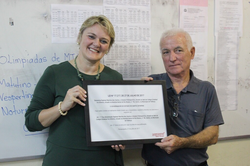 Presidente da Comissão de Educação da Alesc visita a EEB Ivo Silveira