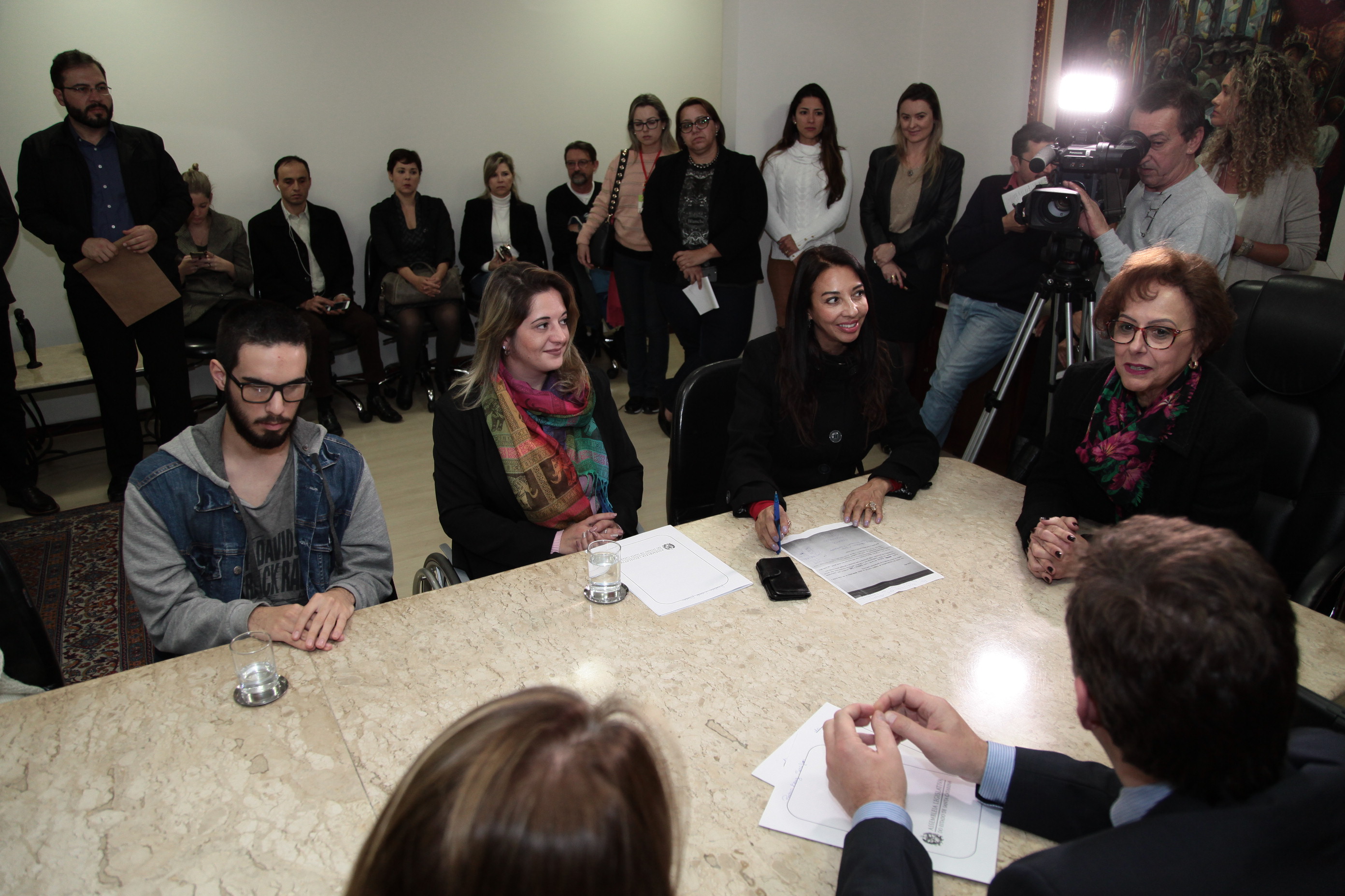 Novos Estagiários do Programa Alesc Inclusiva São Recepcionados na Presidência da Casa.
