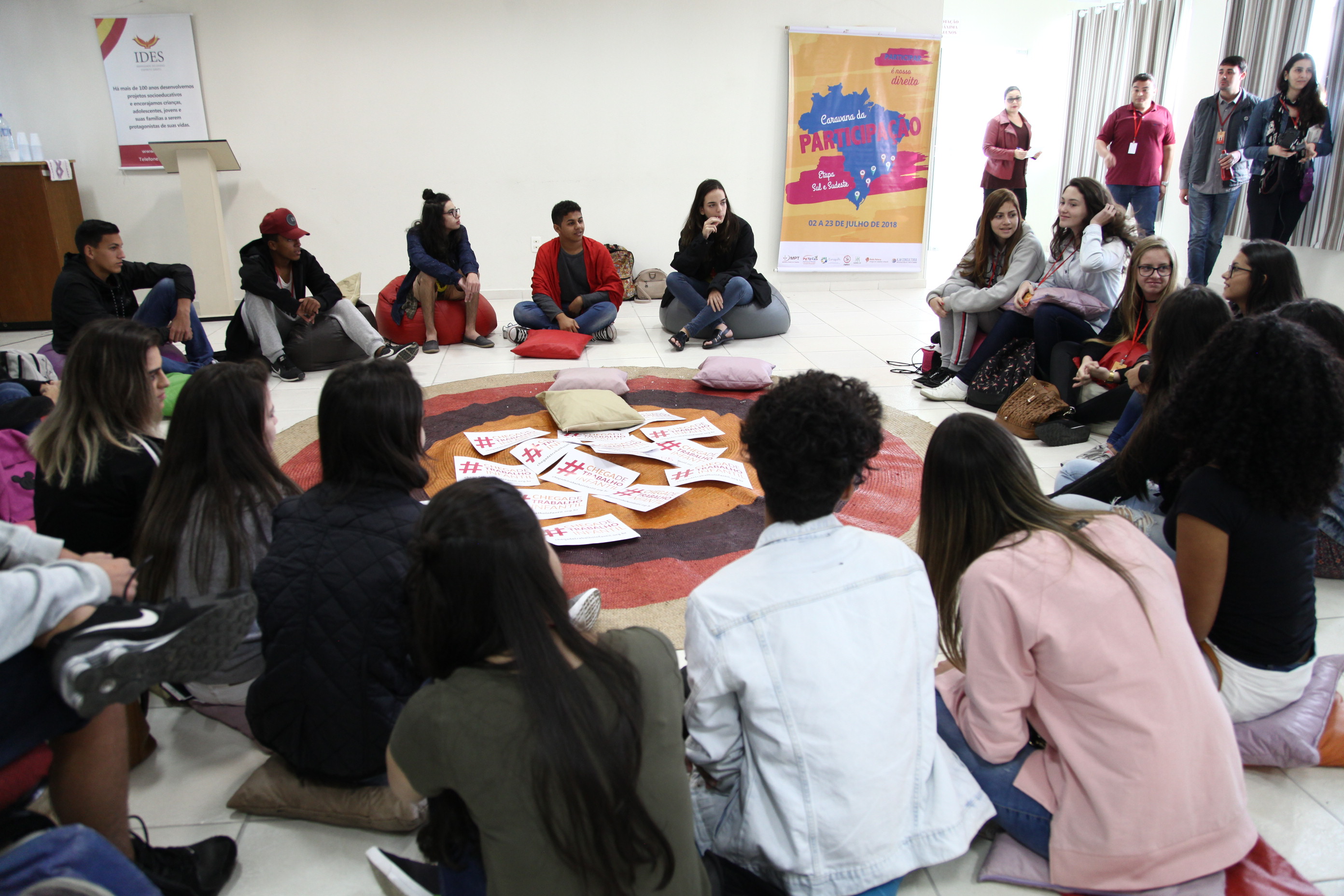 Caravana pelos Direitos da Criança e do Adolescente discute trabalho infantil na Capital
