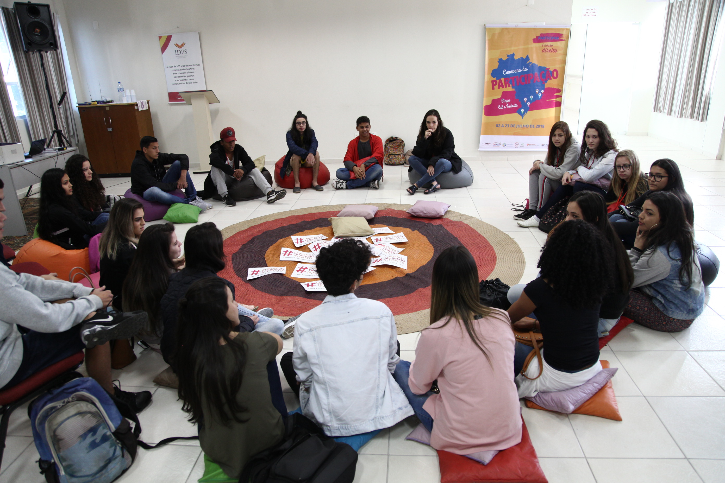 Caravana pelos Direitos da Criança e do Adolescente discute trabalho infantil na Capital