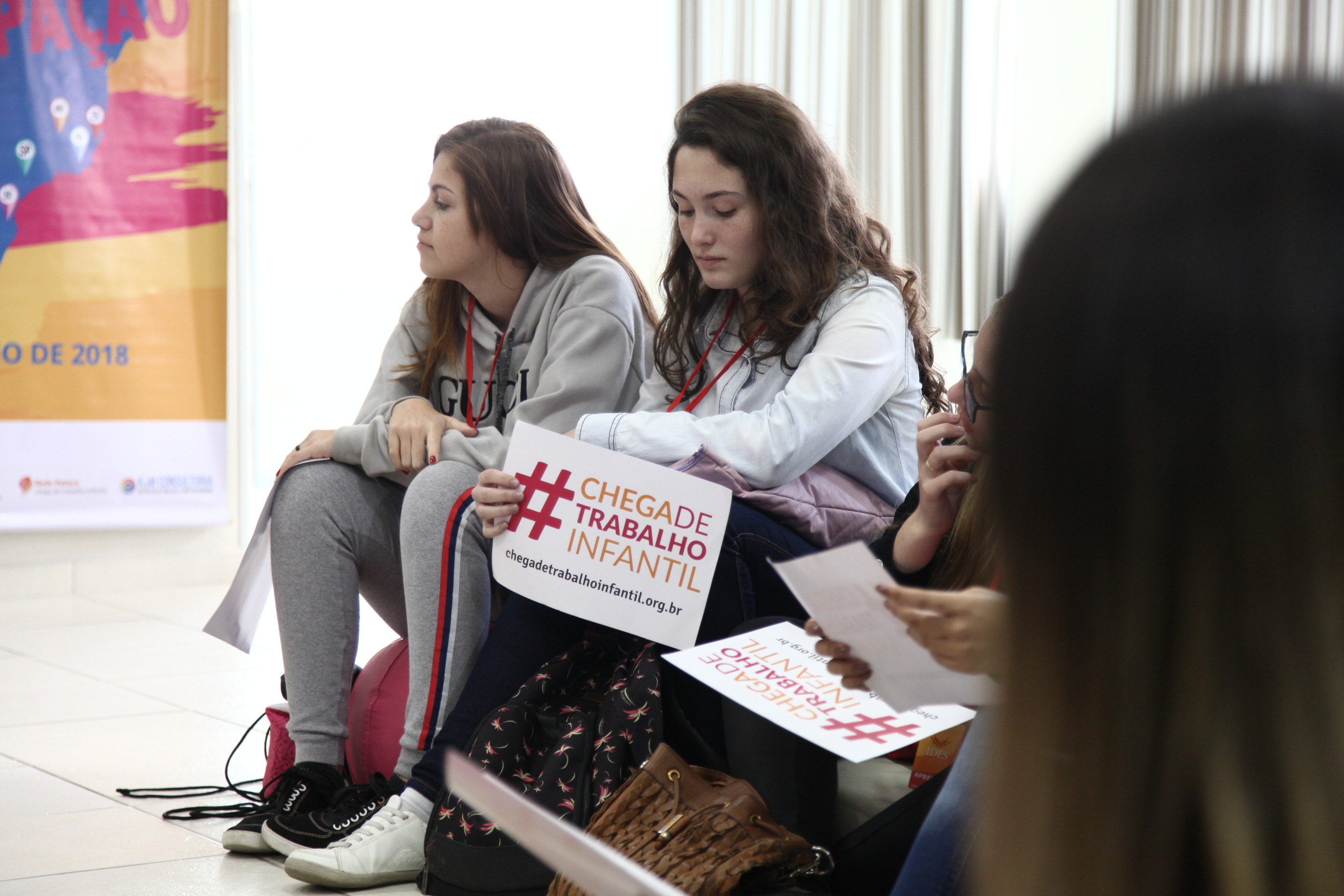 Caravana pelos Direitos da Criança e do Adolescente discute trabalho infantil na Capital
