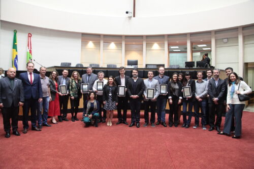 Assembleia homenageia prefeituras participantes do Programa Qualifica