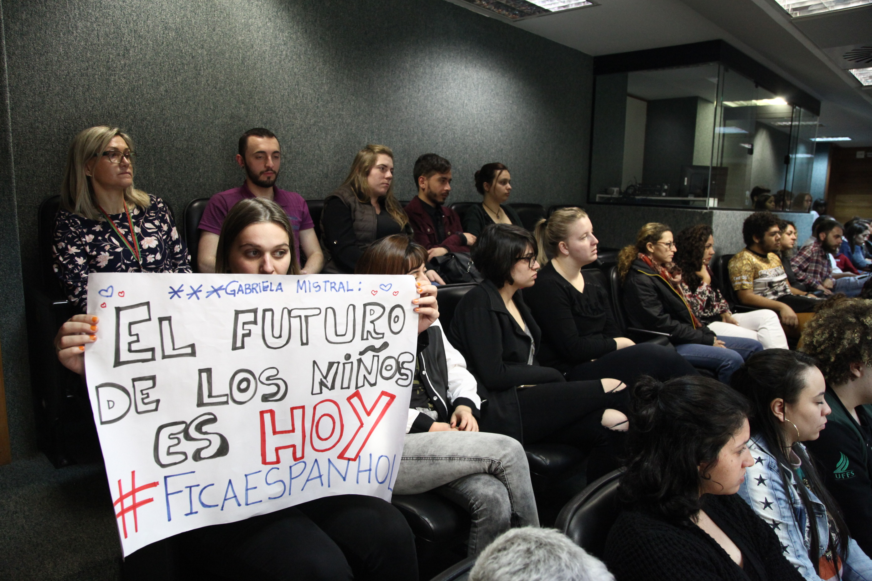 Audiência pública sobre o ensino de espanhol na educação básica em SC