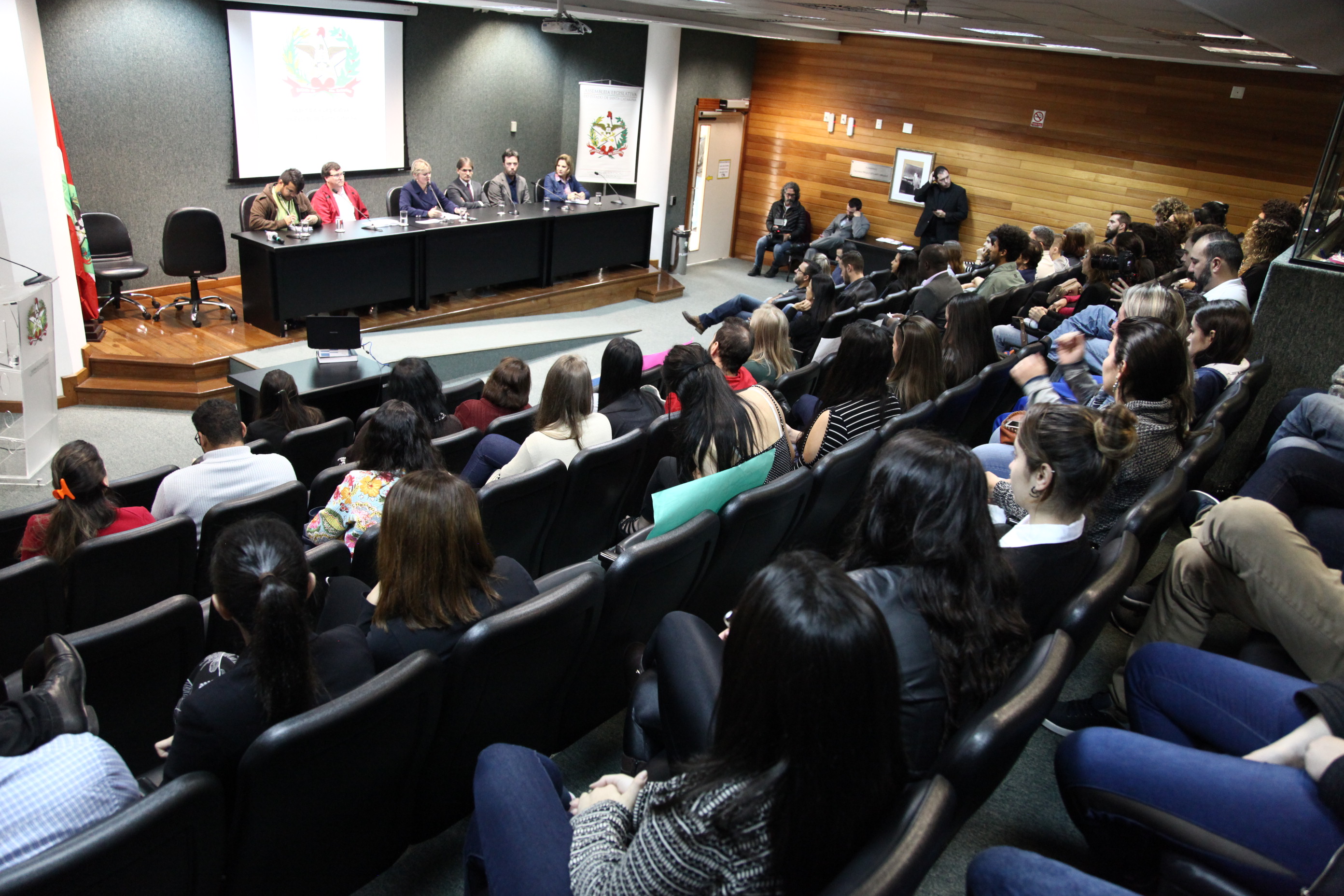 Discussão Relativas á Disciplina de Espanhol na Educação Básica em SC''