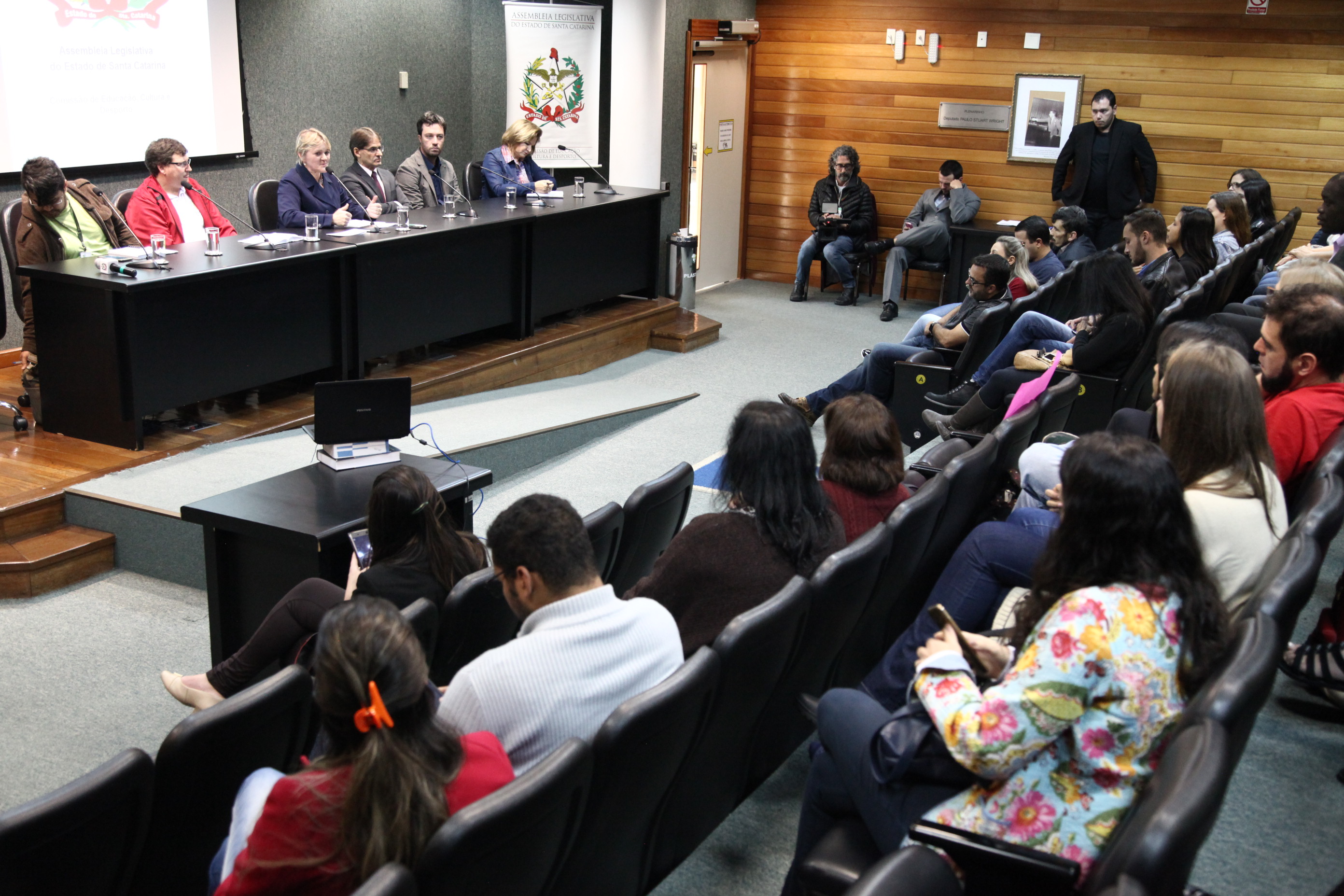 Discussão Relativas á Disciplina de Espanhol na Educação Básica em SC''