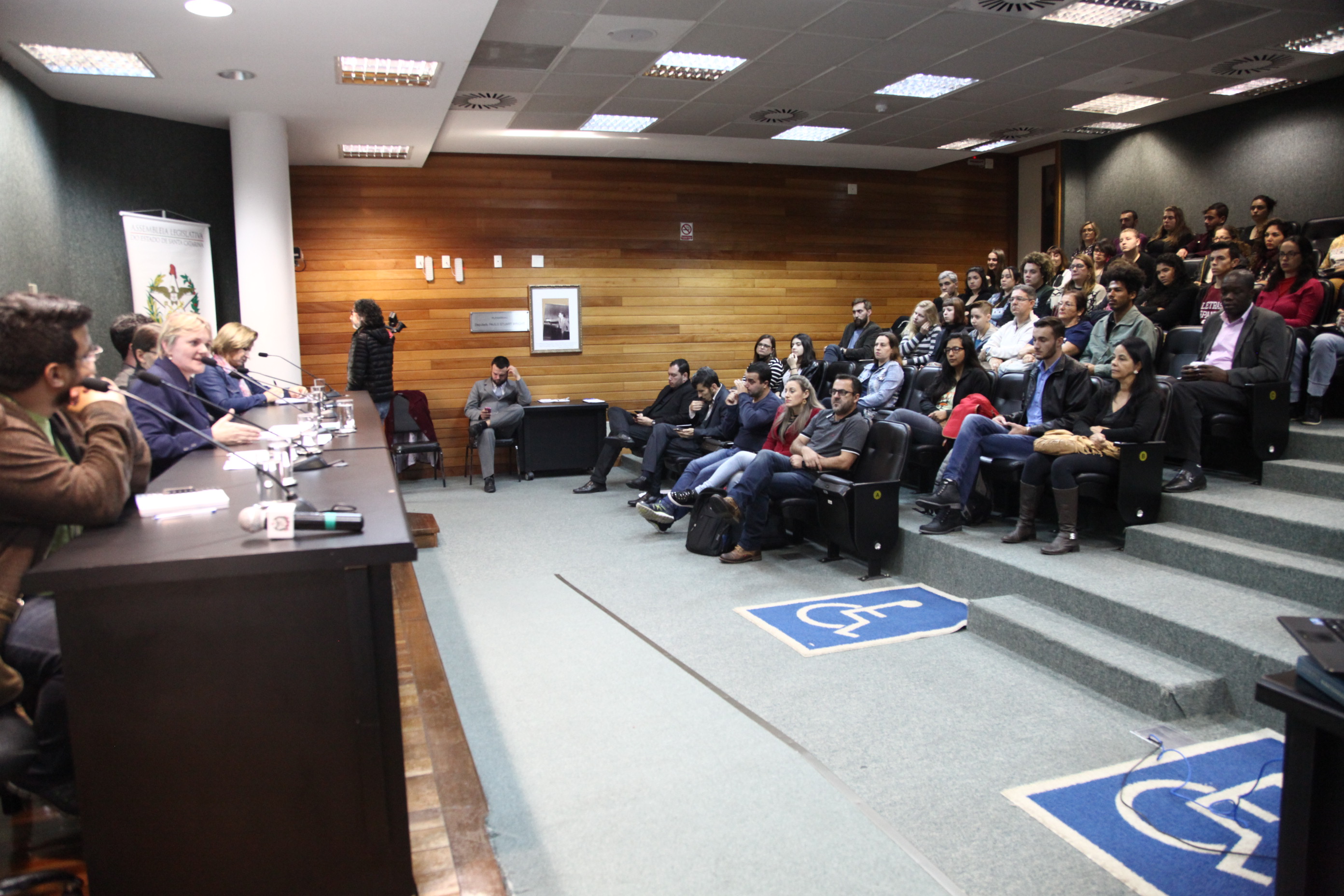 Discussão Relativas á Disciplina de Espanhol na Educação Básica em SC''