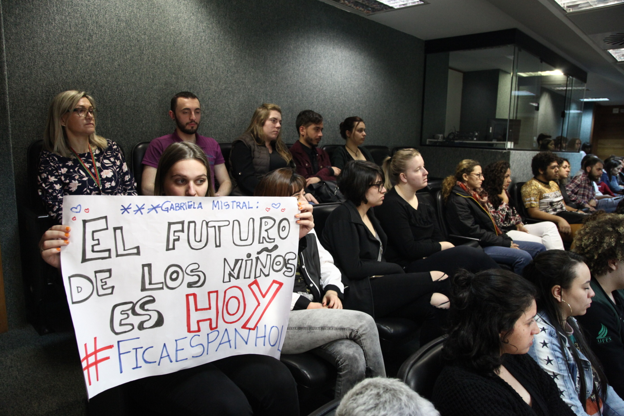 Manutenção do idioma espanhol nas escolas é defendida em audiência