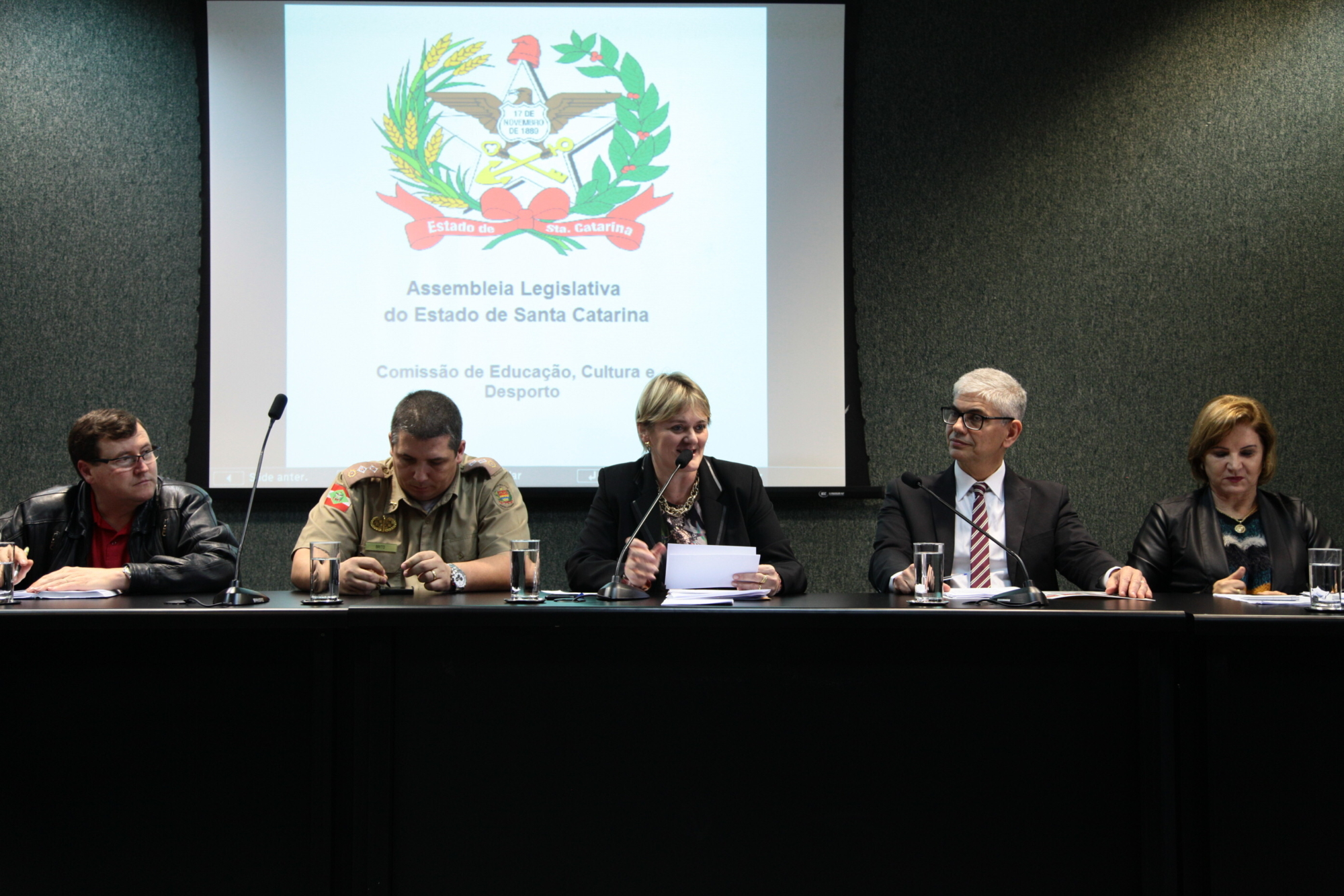 Audiência pública discute reserva de vagas em escolas militares do estado
