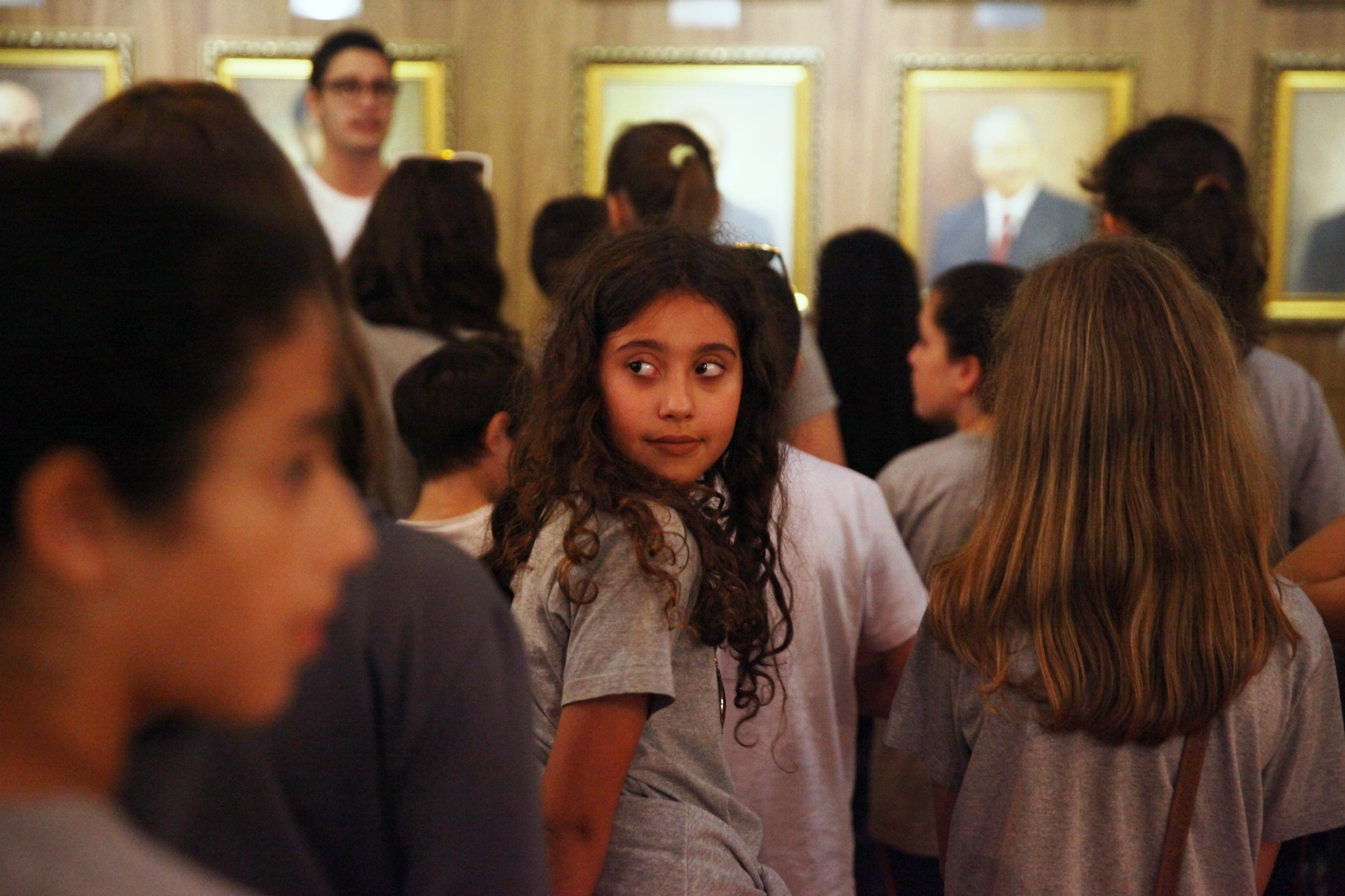 Turma de crianças da Escola Dolores Krauss visita a Alesc