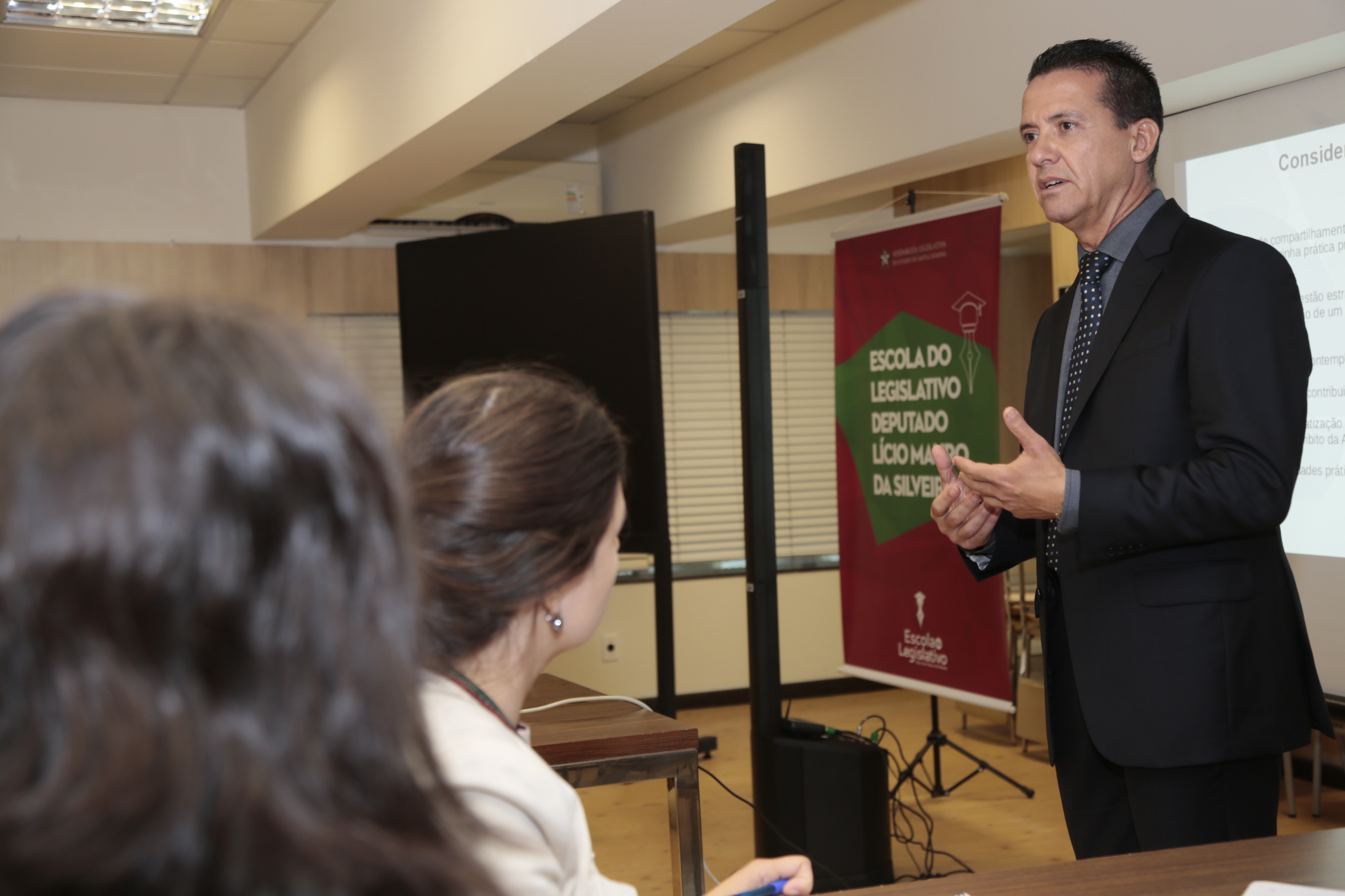 Alaôr Messias Marques (ALMG) dá Palestra sobre Gestão de Casas Legislativas