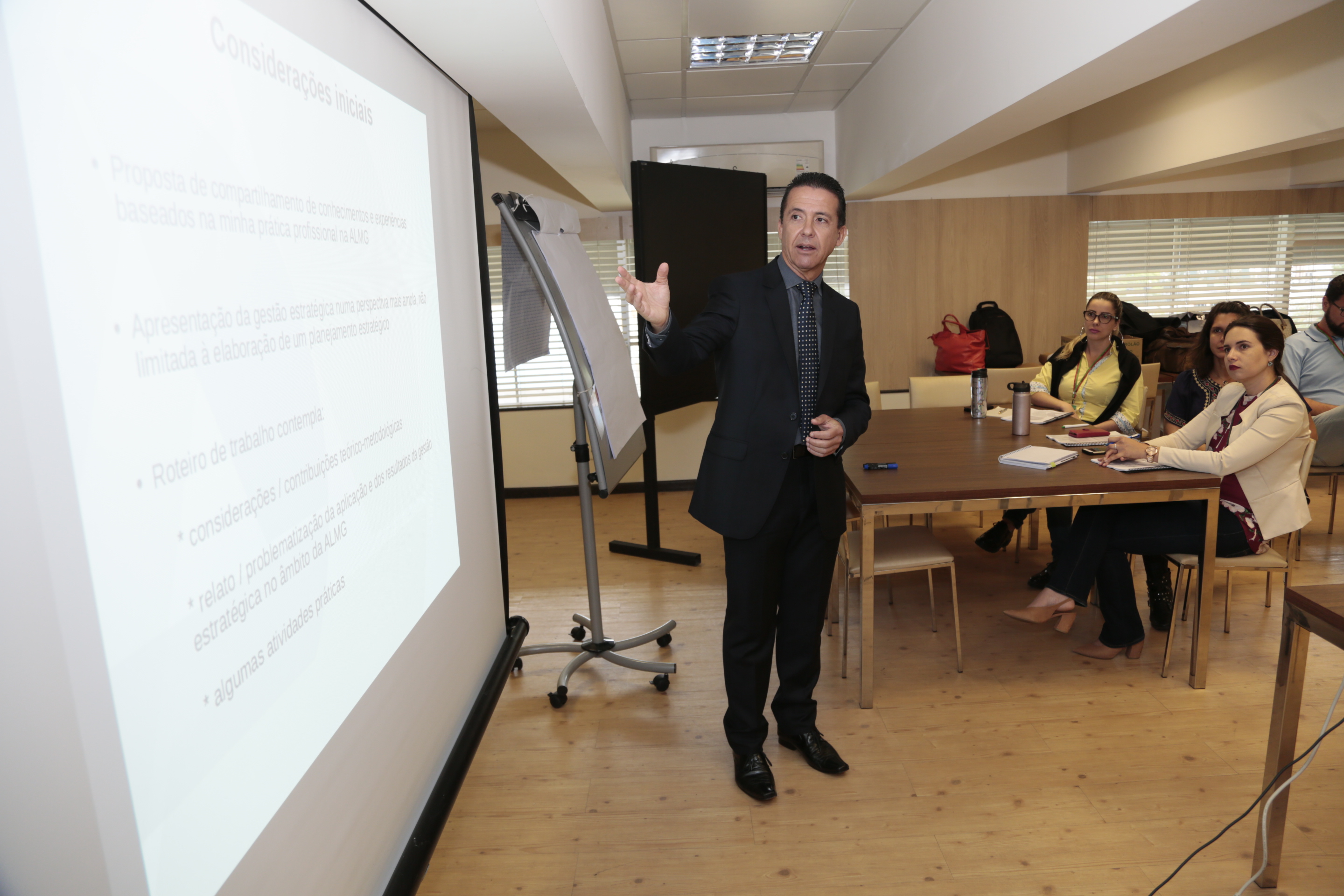 Alaôr Messias Marques (ALMG) dá Palestra sobre Gestão de Casas Legislativas