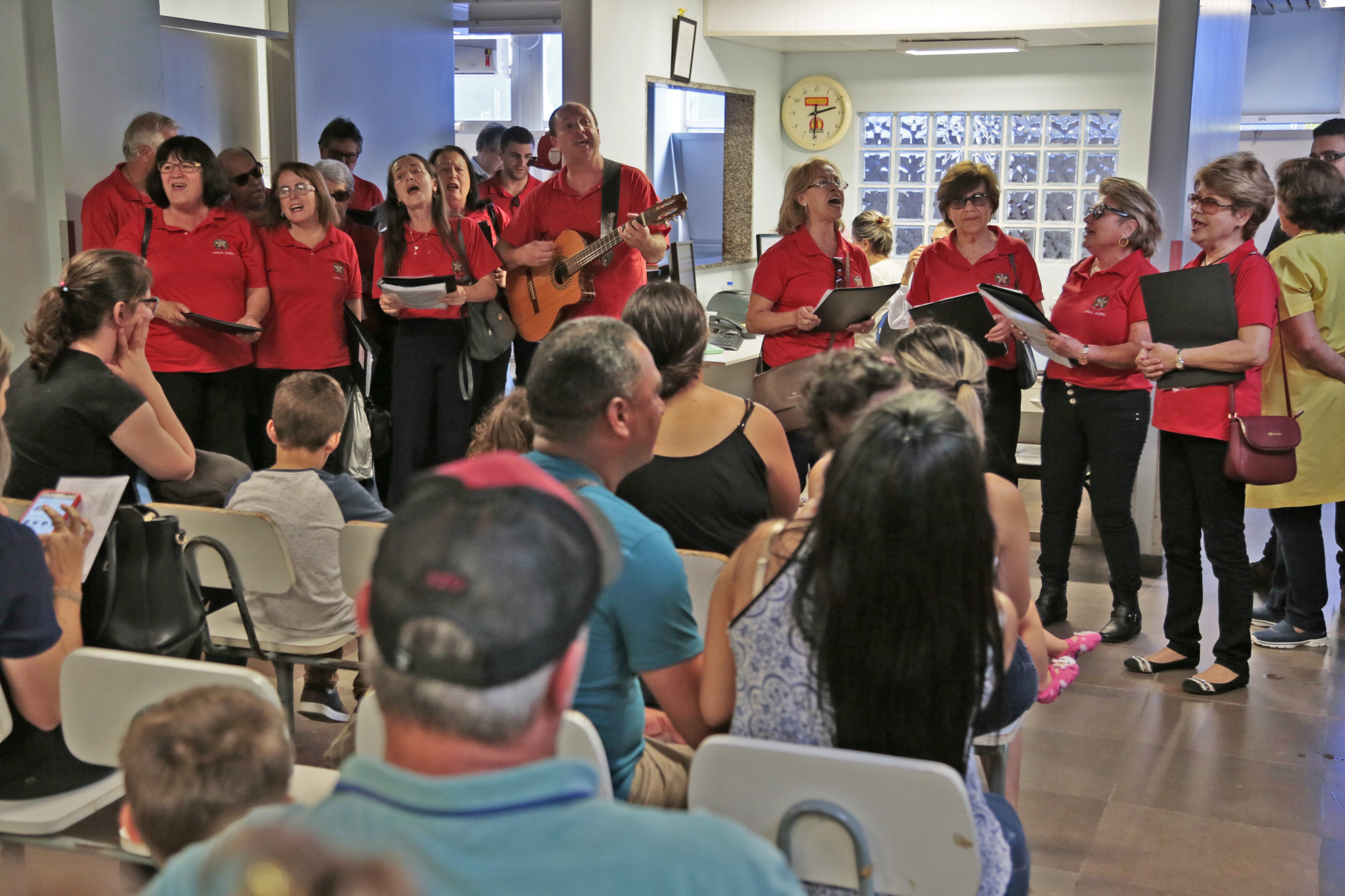 Coral da Alesc Canta para Crianças no Hospital Infantil.