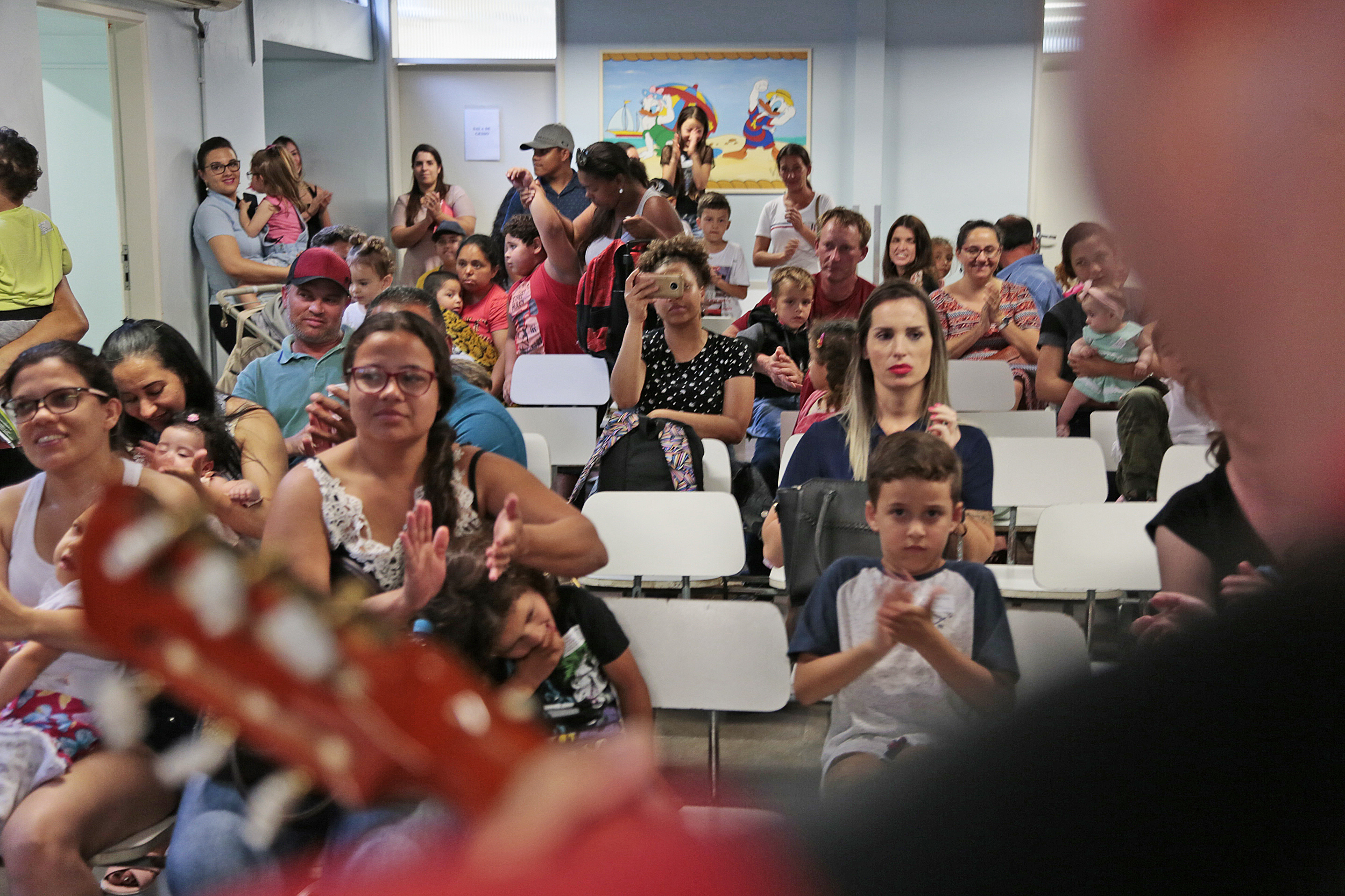 Coral da Alesc Canta para Crianças no Hospital Infantil.