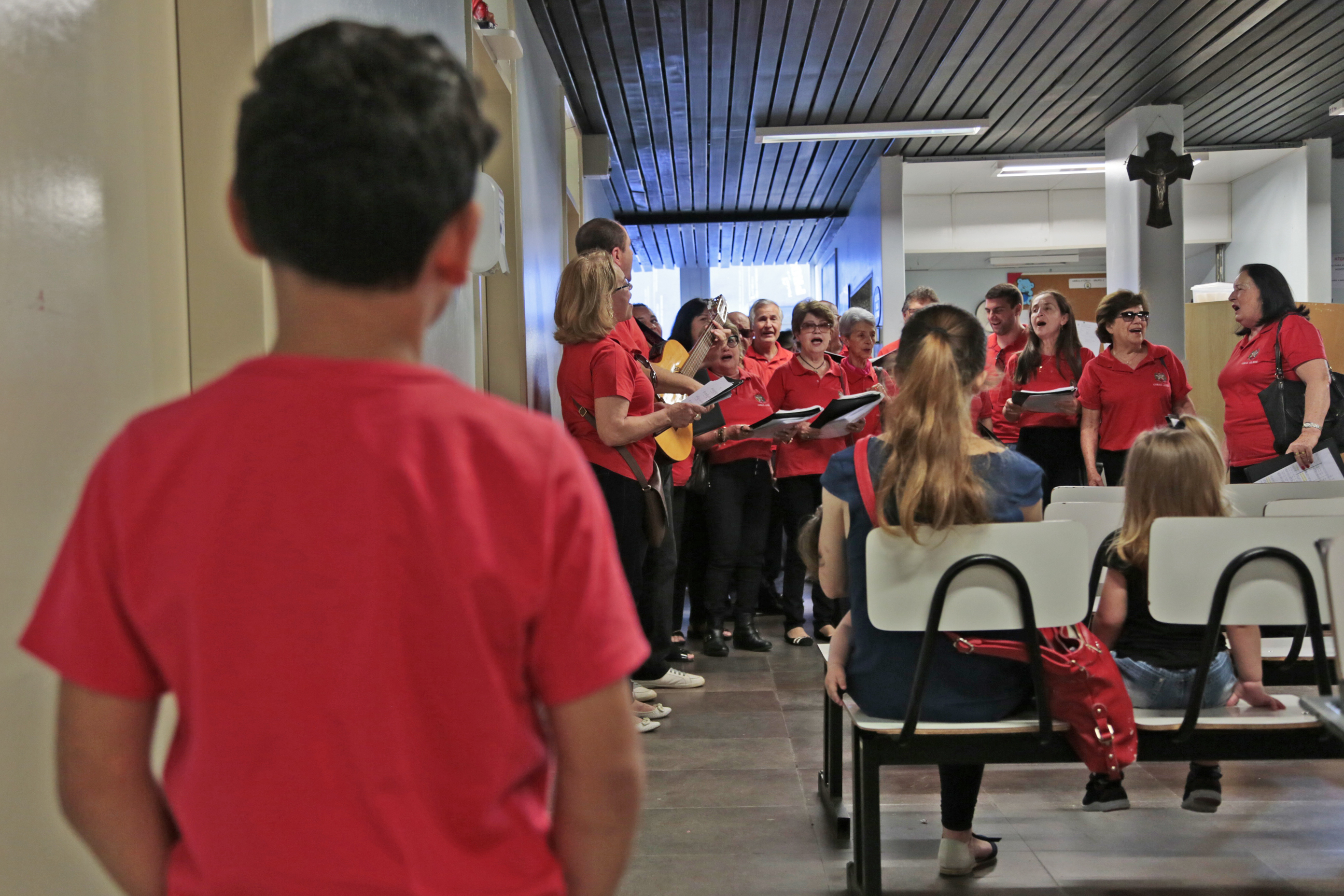 Coral da Alesc Canta para Crianças no Hospital Infantil.
