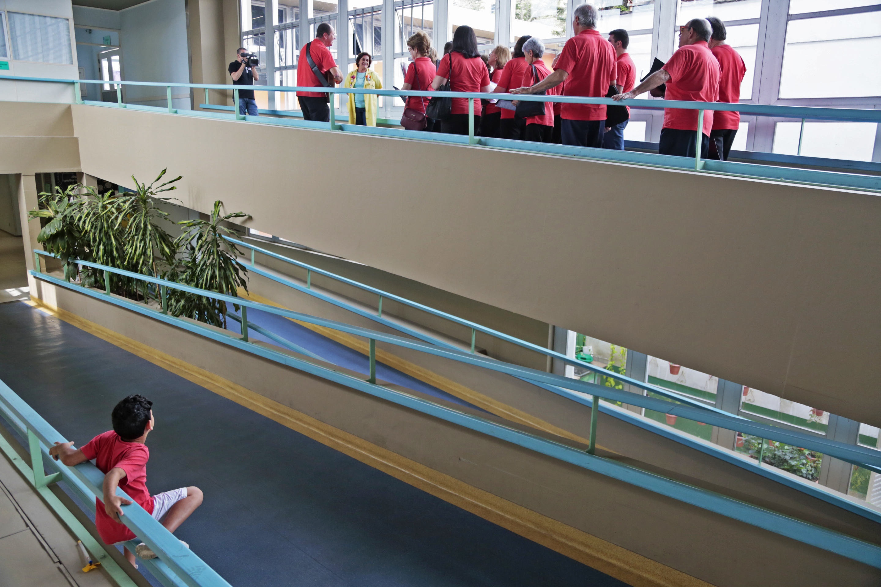 Coral da Alesc Canta para Crianças no Hospital Infantil.