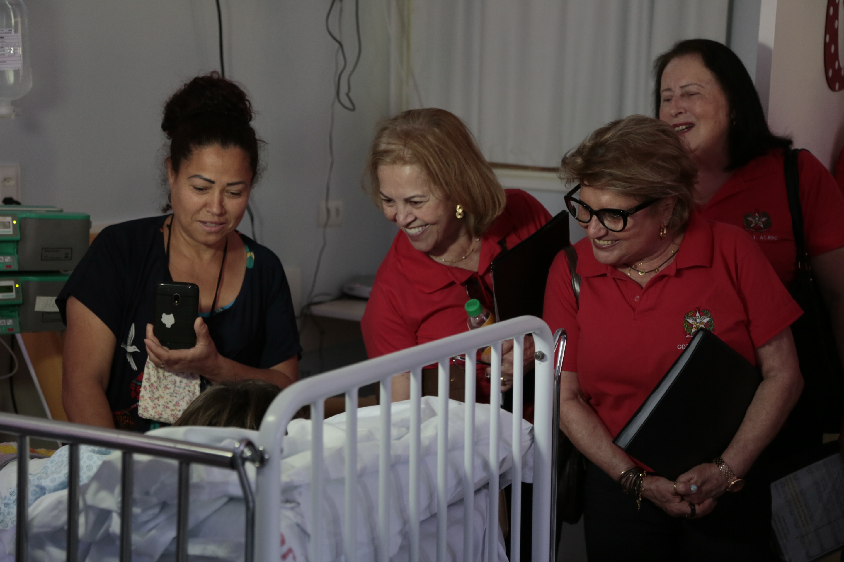 Coral da Alesc Canta para Crianças no Hospital Infantil.