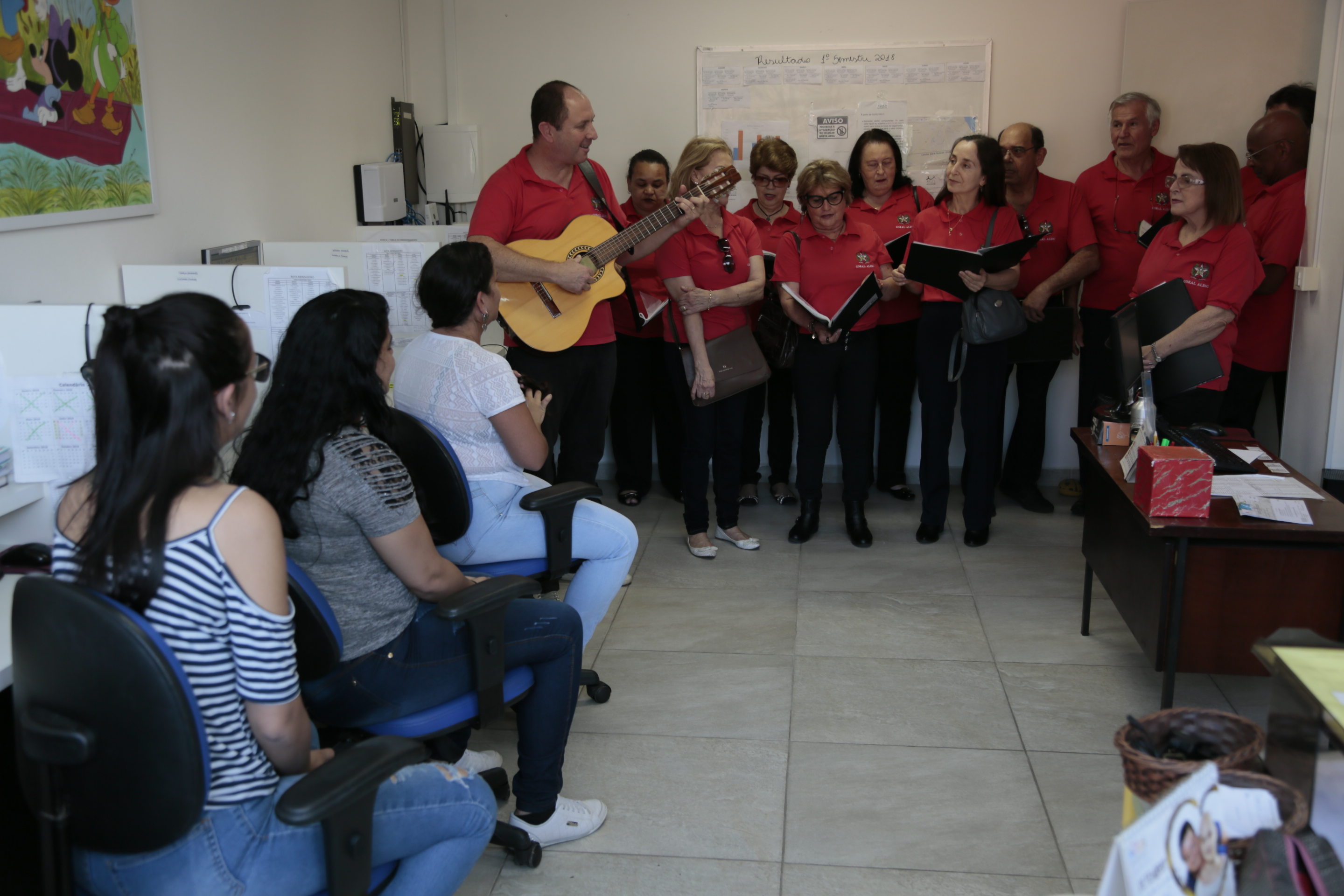 Coral da Alesc Canta para Crianças no Hospital Infantil.