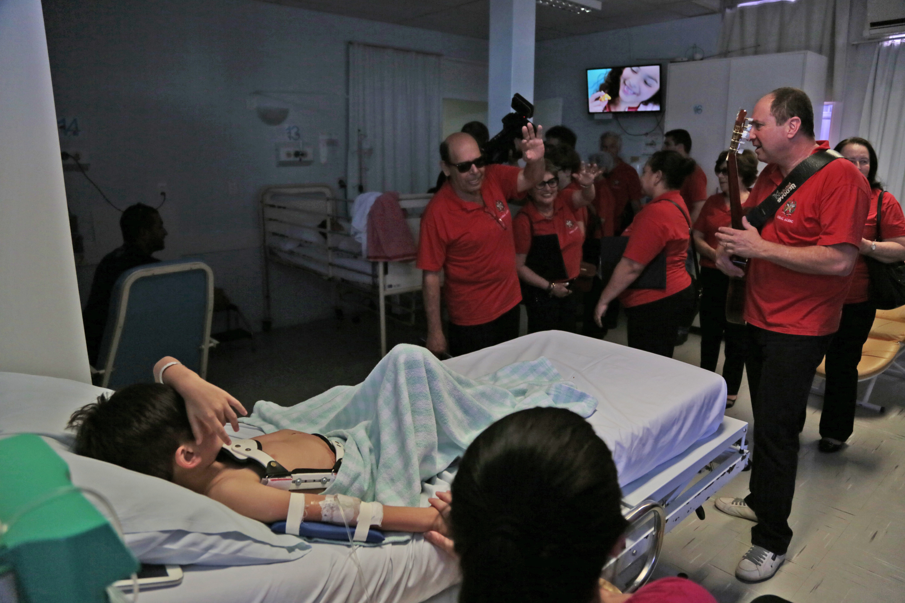 Coral da Alesc Canta para Crianças no Hospital Infantil.