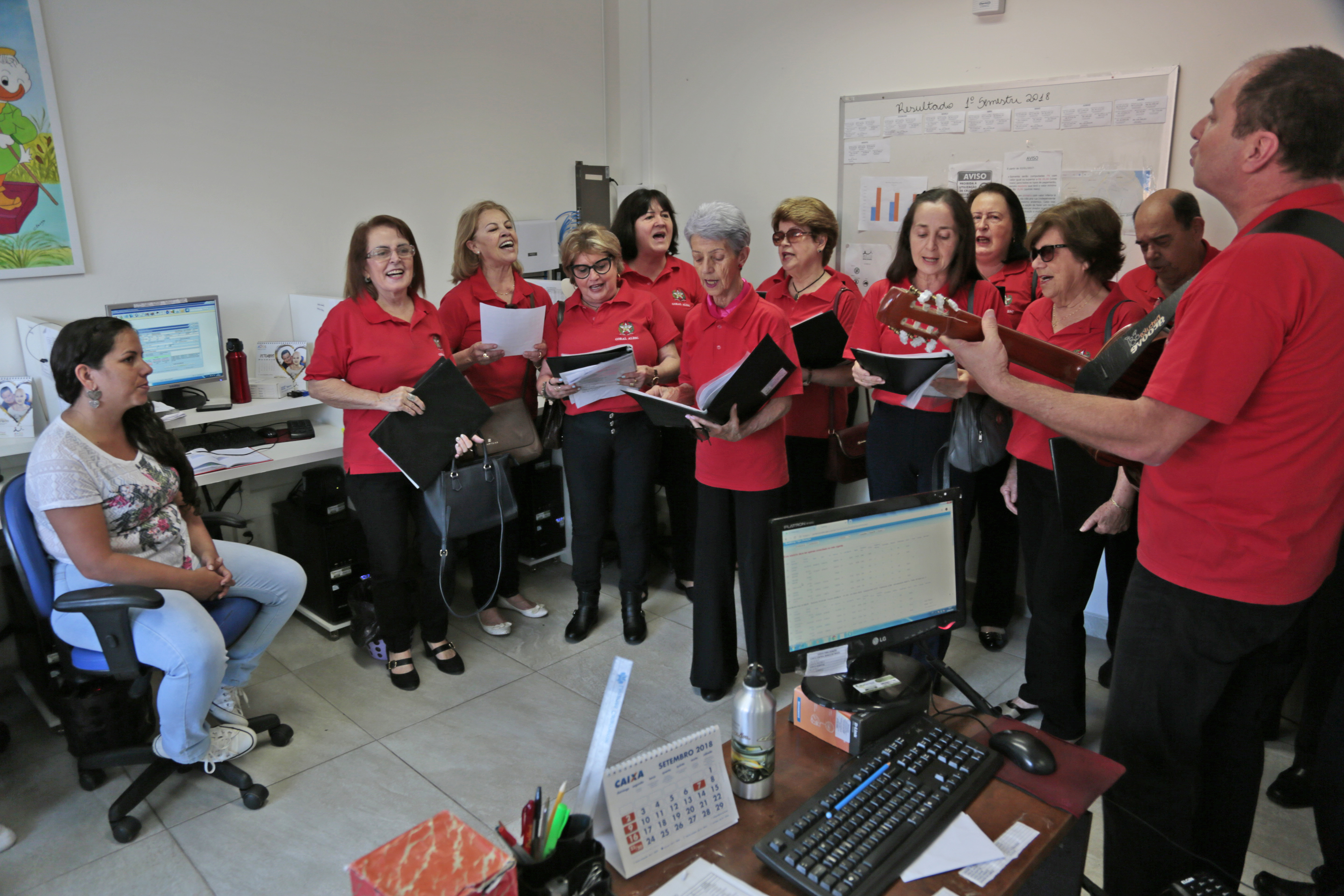 Coral da Alesc Canta para Crianças no Hospital Infantil.