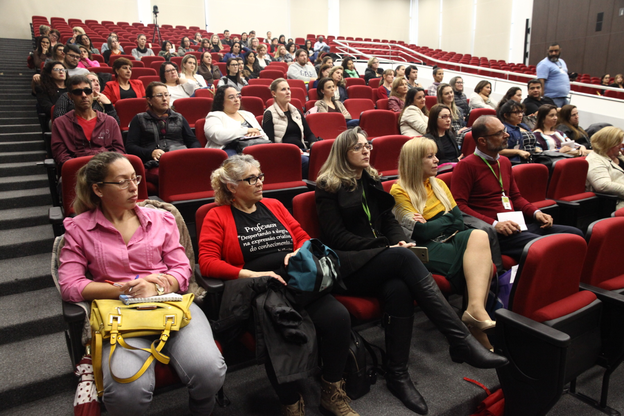Professores participam de curso de capacitação para prevenção da violência contra mulher