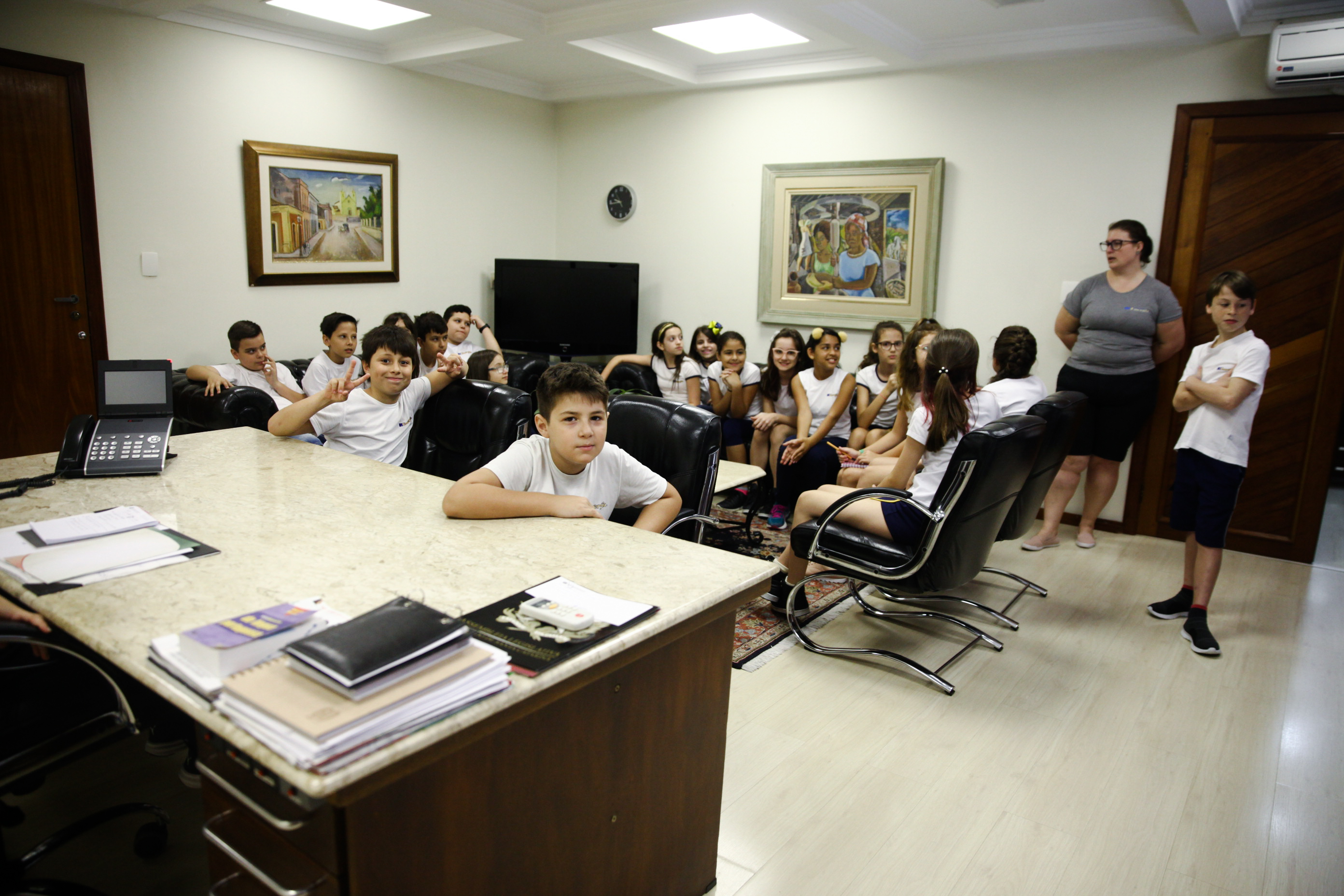 Crianças do Colégio Energia visitam a ALESC