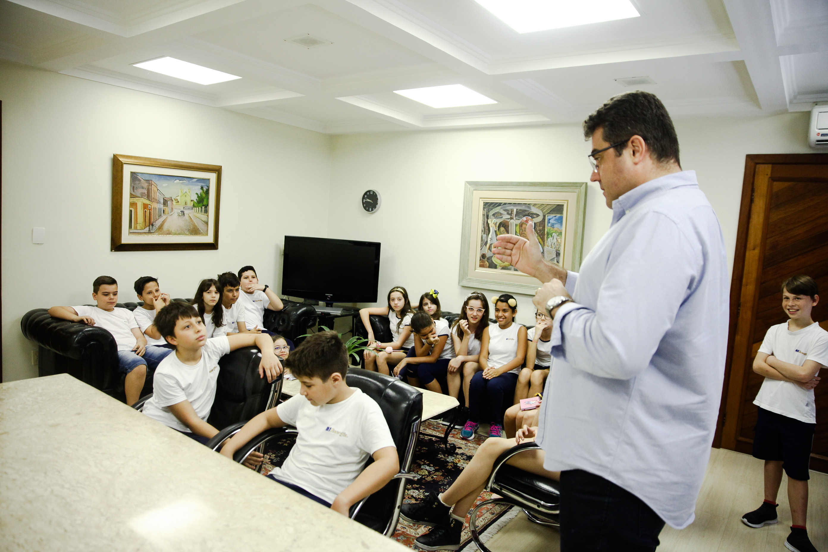 Crianças do Colégio Energia visitam a ALESC