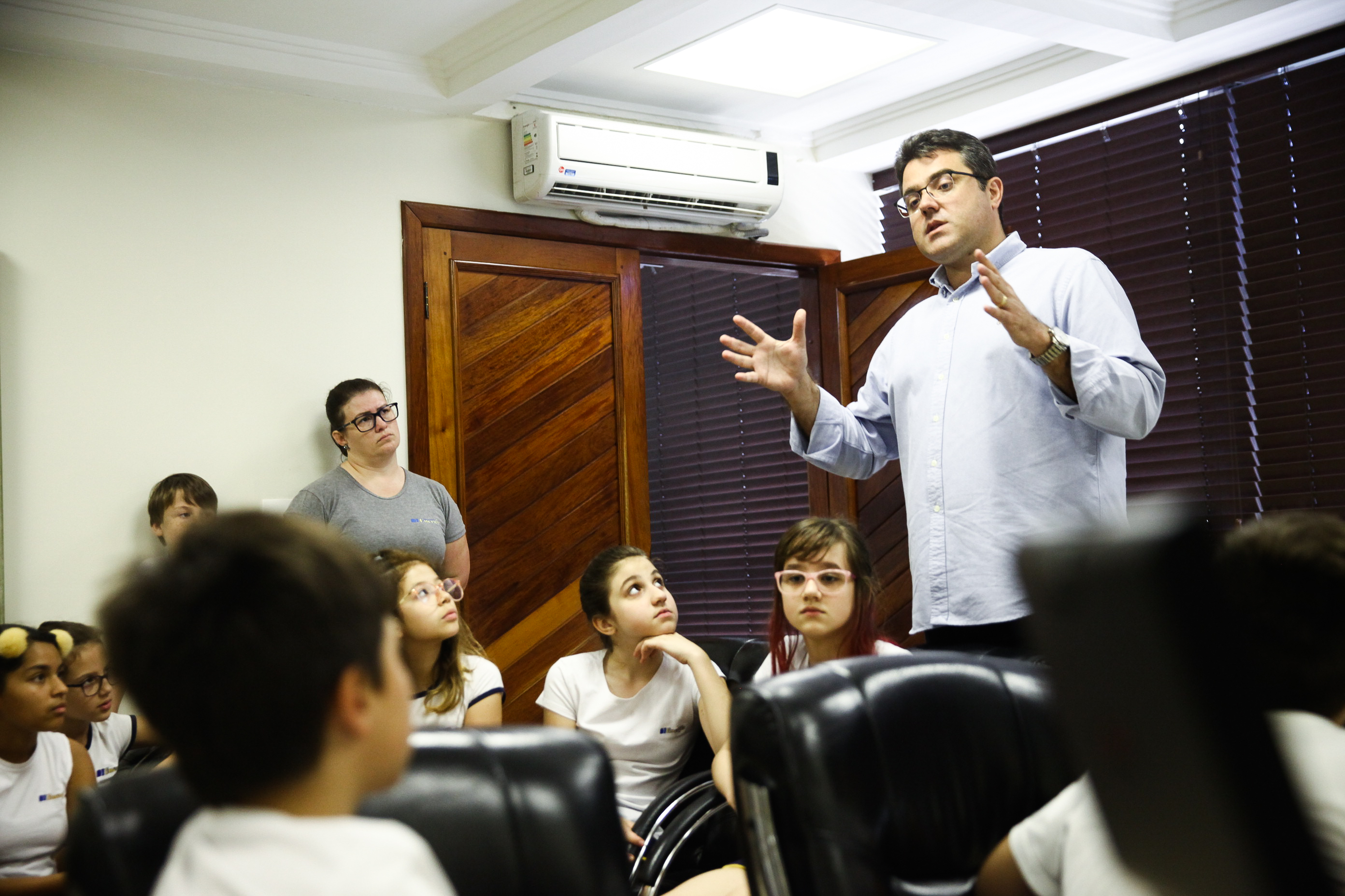 Crianças do Colégio Energia visitam a ALESC