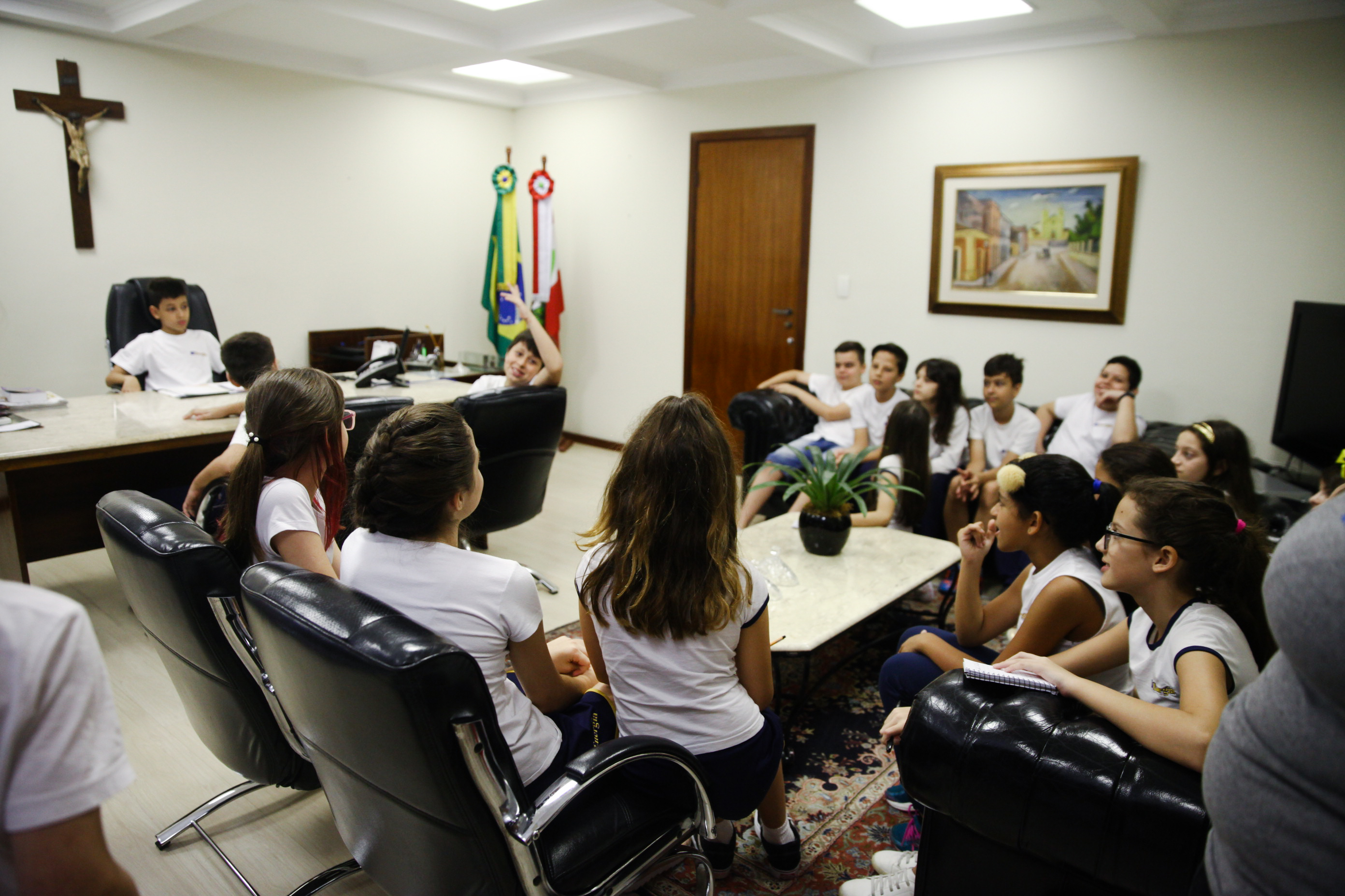 Crianças do Colégio Energia visitam a ALESC