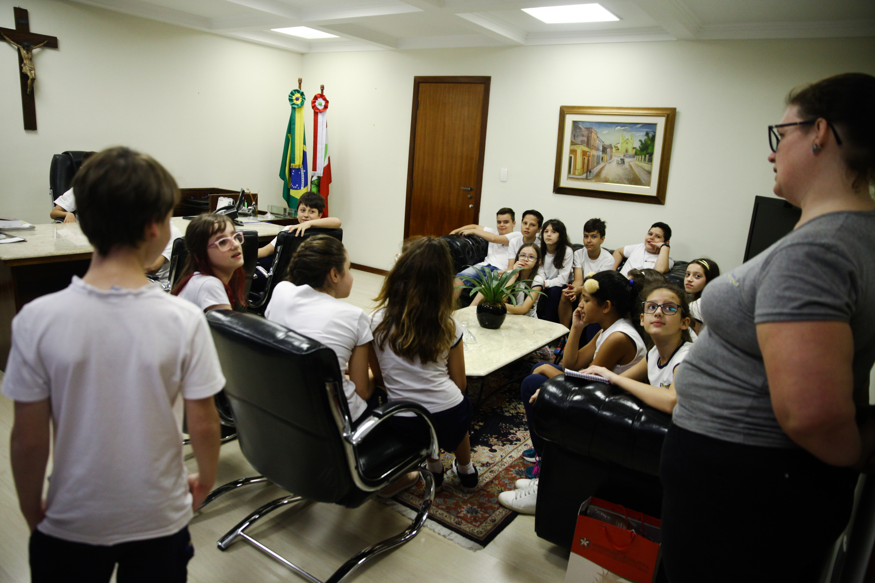 Crianças do Colégio Energia visitam a ALESC