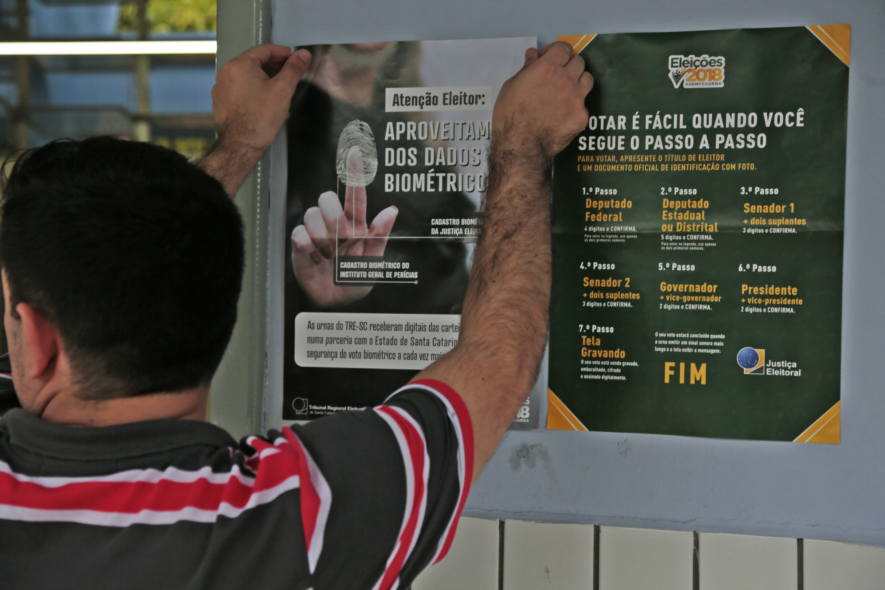 Às 17h mesários começaram a recolher material do TRE. Eleições 2018.