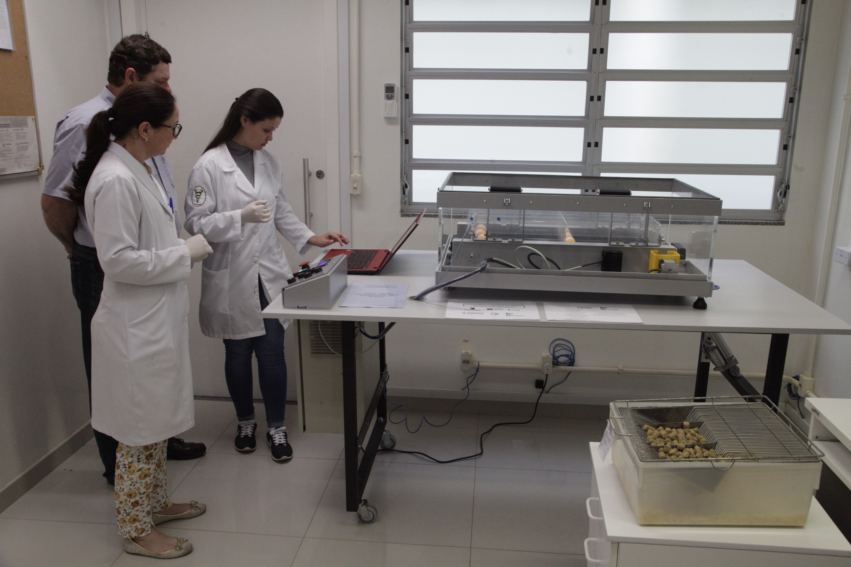 UDESC - Esteira Ergómetrica para Pesquisas com Roedore