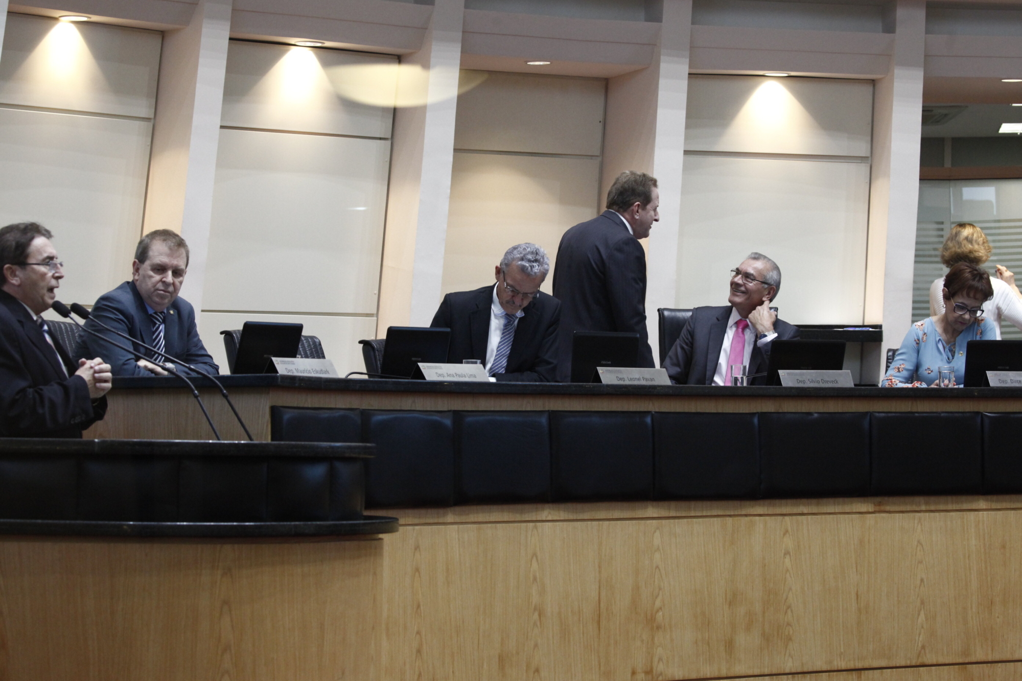 Integrantes das bancadas do PP e do PR desejam sorte ao governador eleito