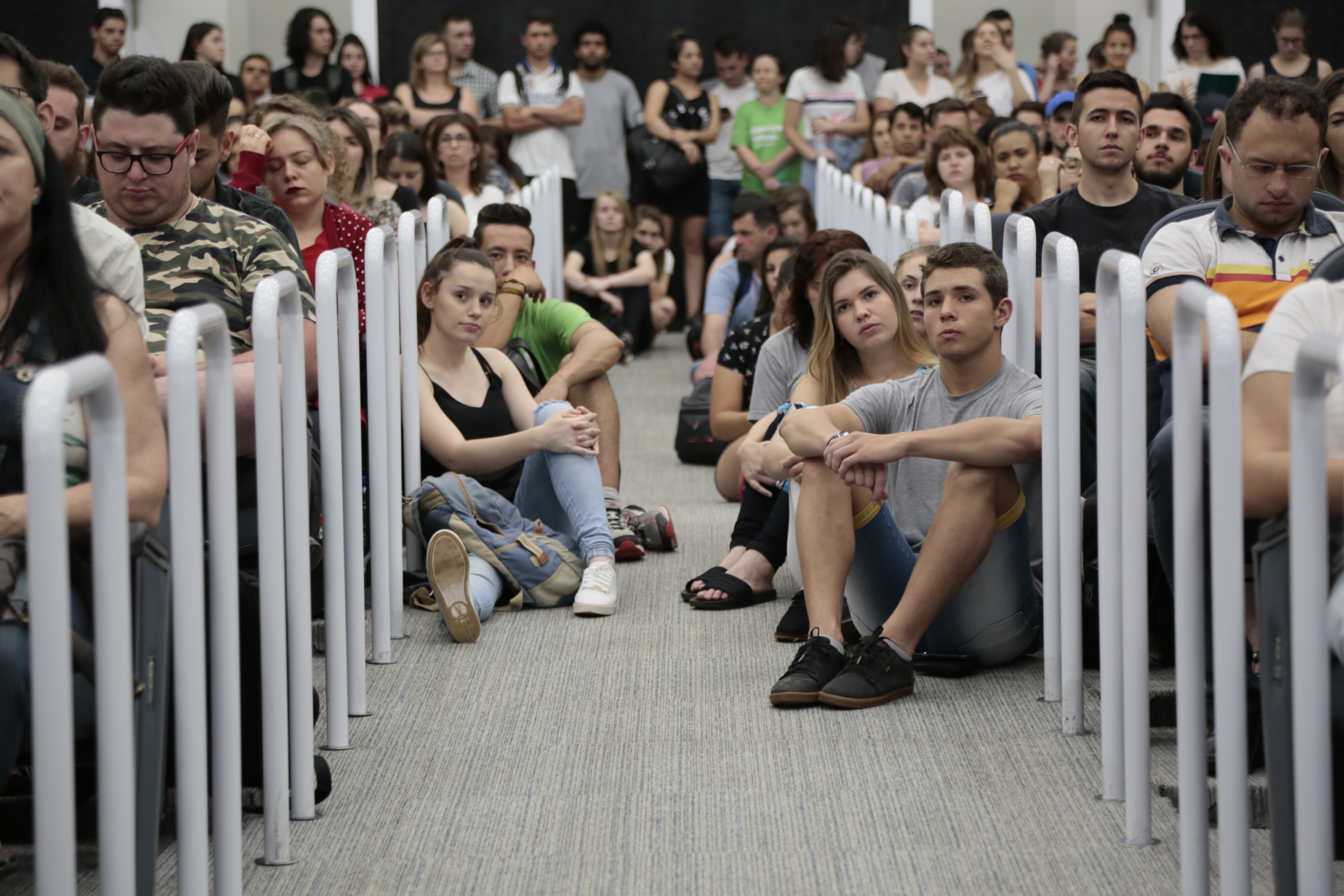 Comissão de Educação da Alesc promove audiência pública sobre a redução das bolsas comunitárias definida pela PEC 0005.3/2017.