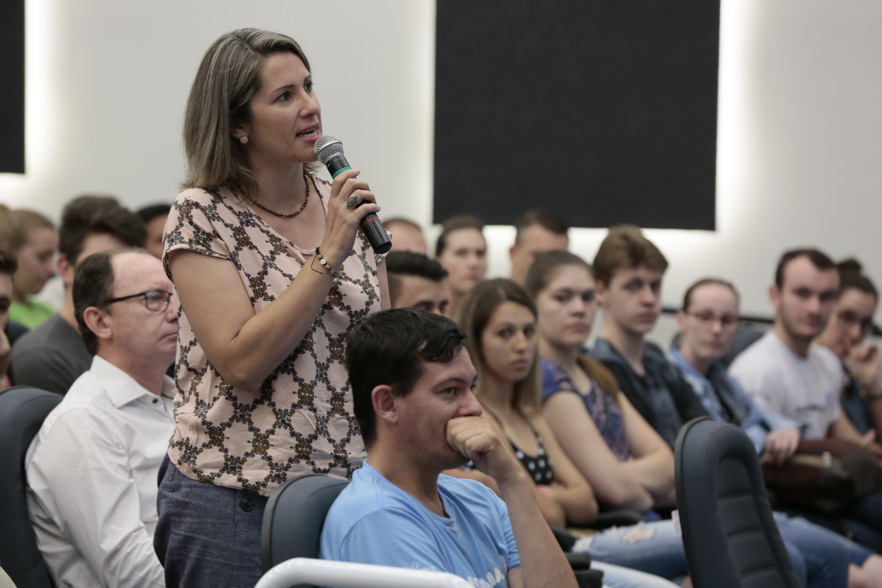 Comissão de Educação da Alesc promove audiência pública sobre a redução das bolsas comunitárias definida pela PEC 0005.3/2017.