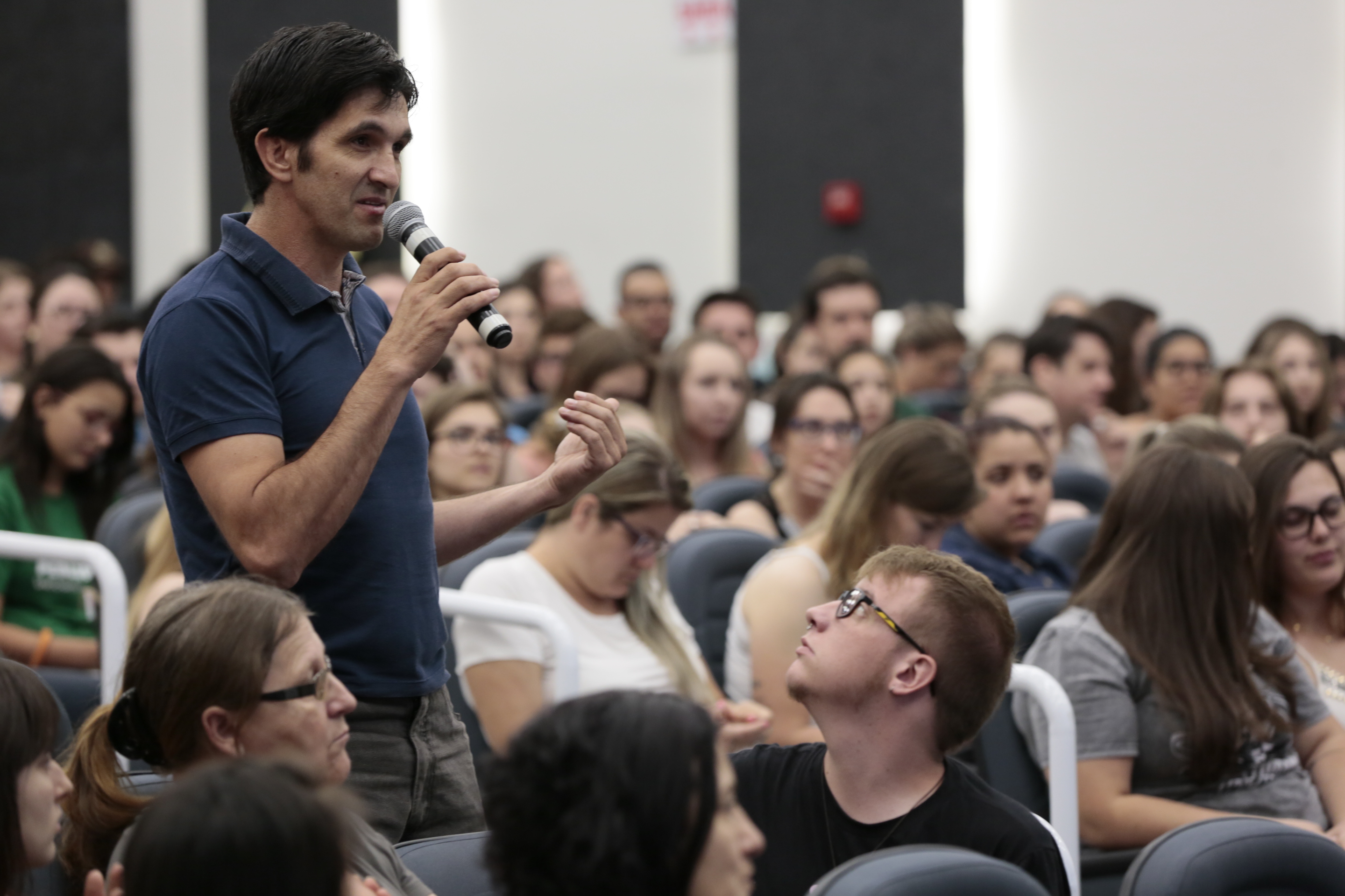 Comissão de Educação da Alesc promove audiência pública sobre a redução das bolsas comunitárias definida pela PEC 0005.3/2017.