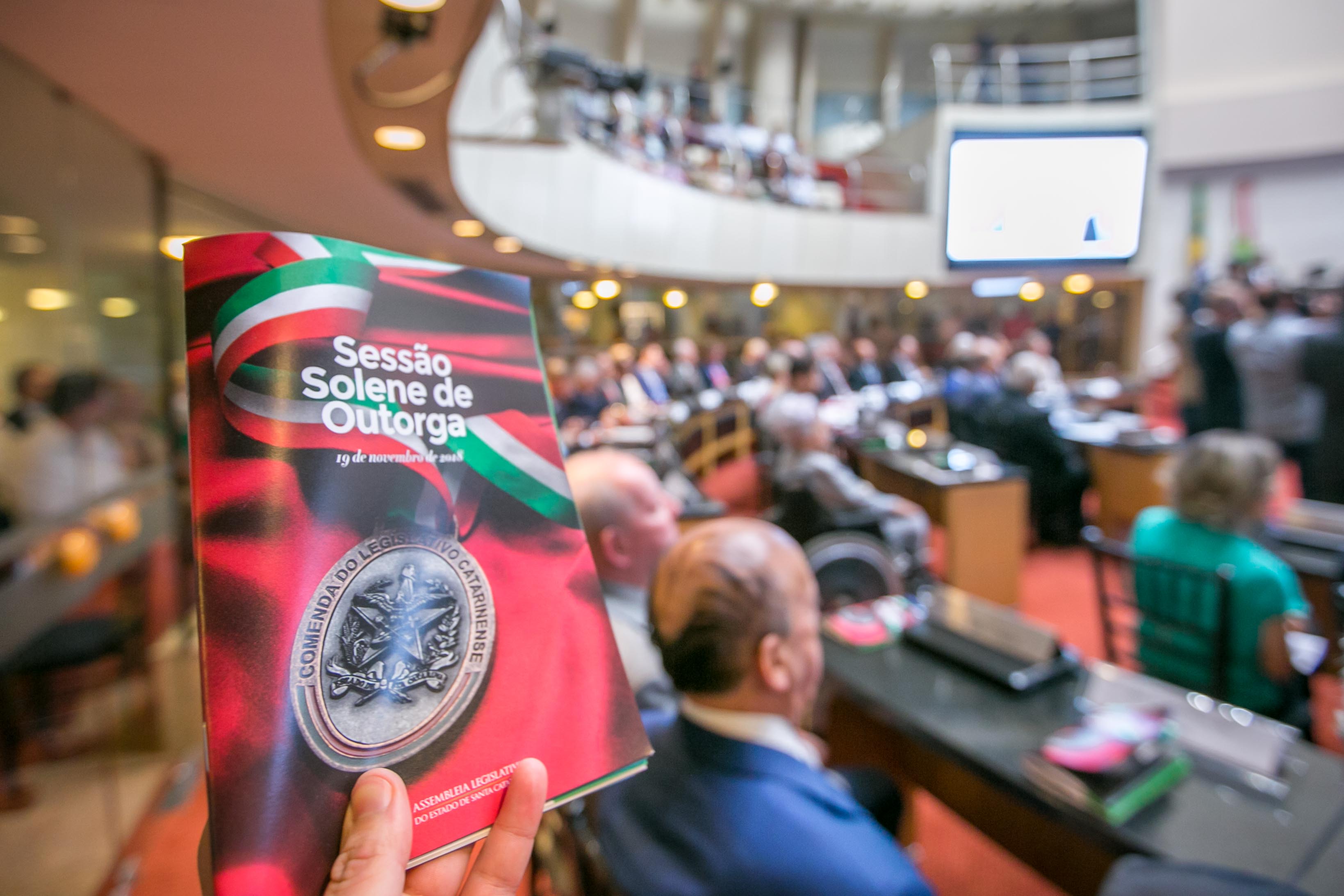 Sessão Solene de Concessão da Comenda do Legislativo Catarinense