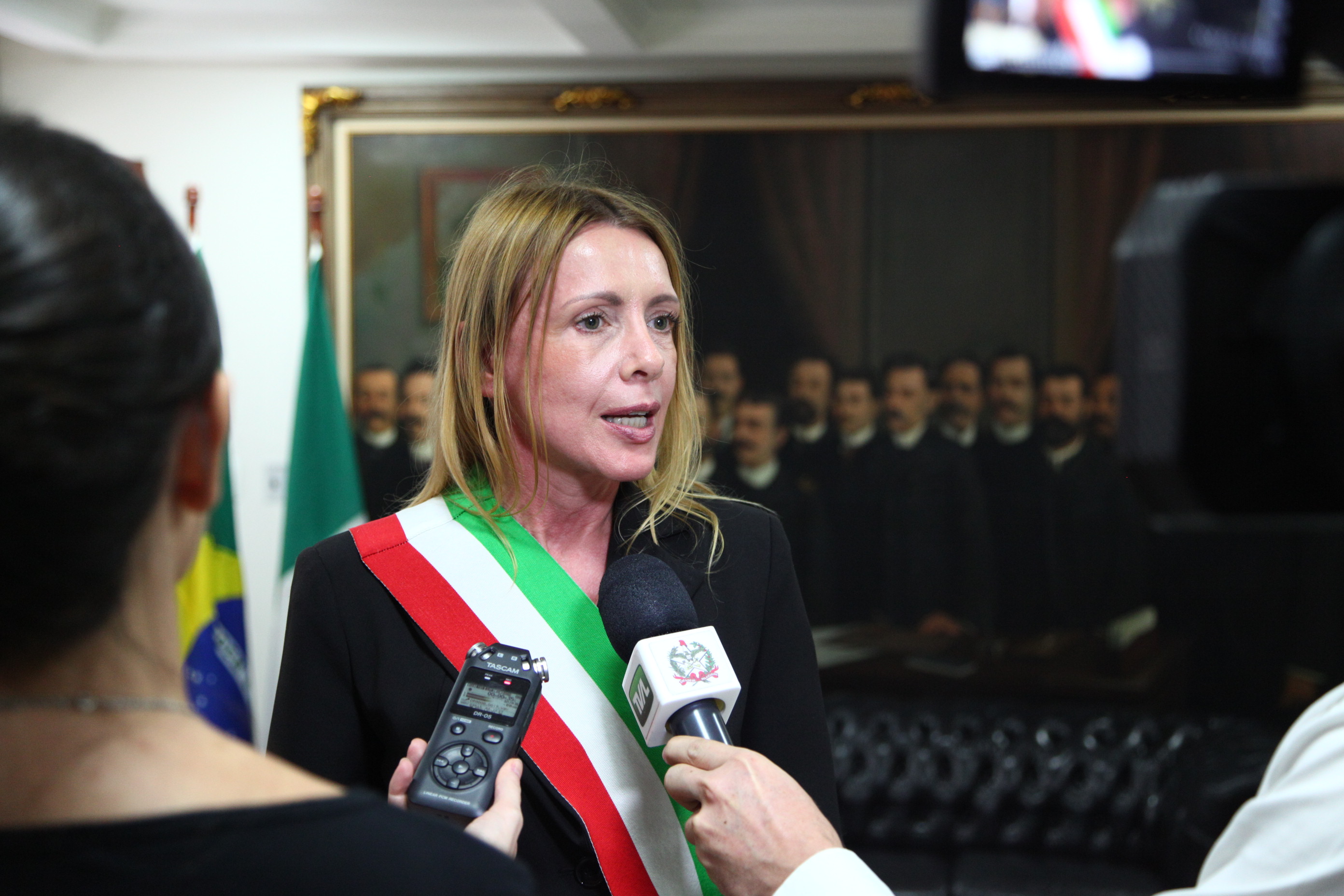 Comitiva italiana é recebida na Presidência da Casa.