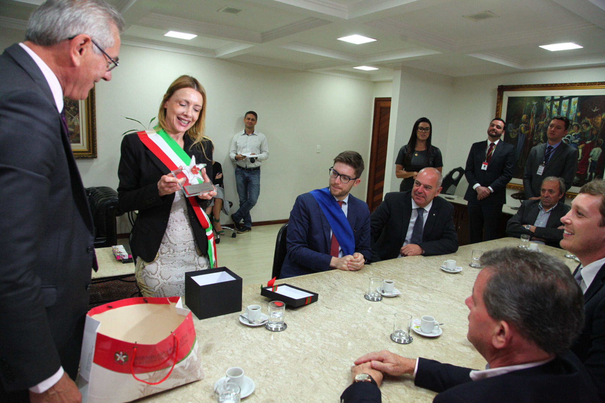 Comitiva italiana é recebida pelo presidente da Assembleia Legislativa