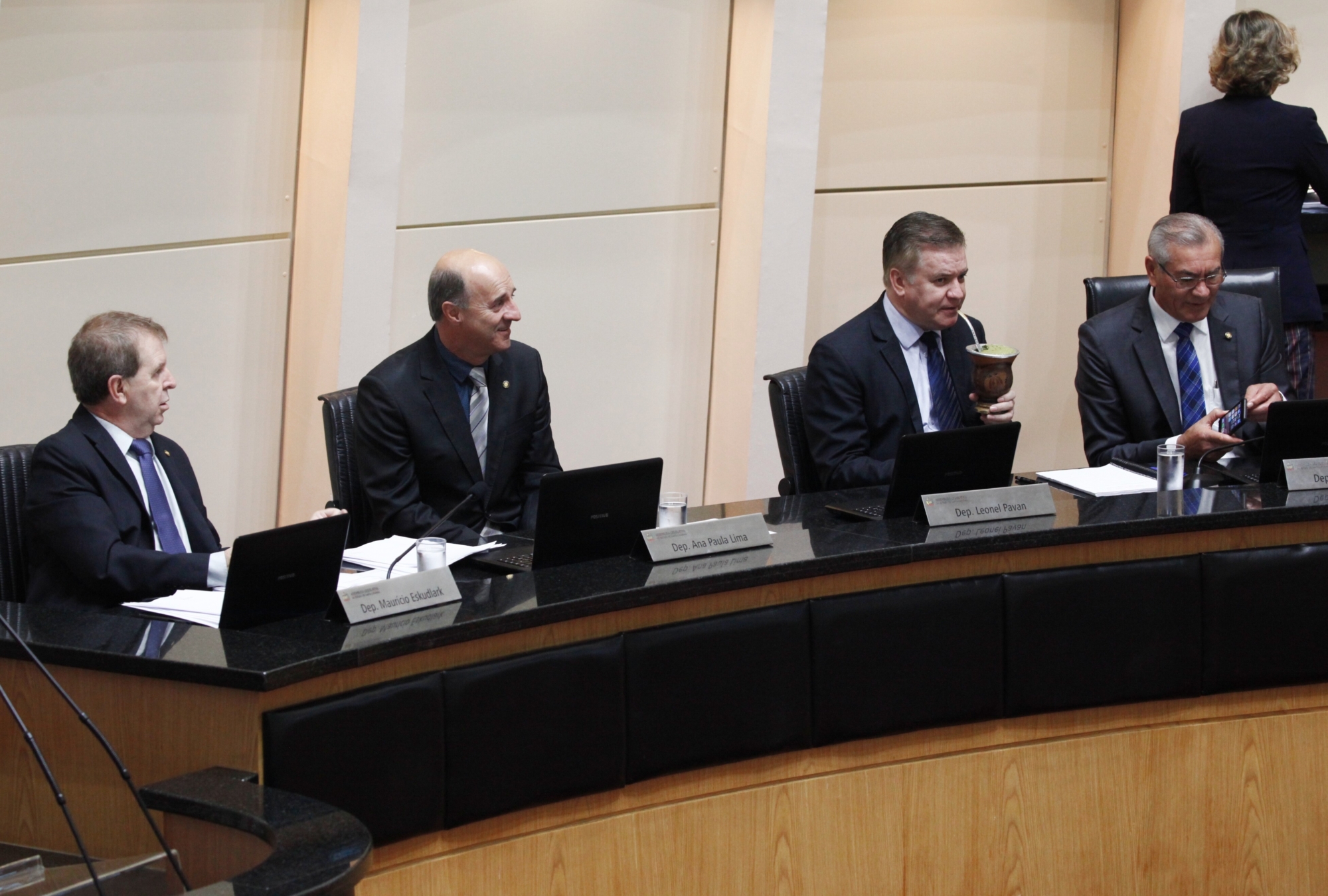 Deputados destacam pujança do cooperativismo barriga-verde