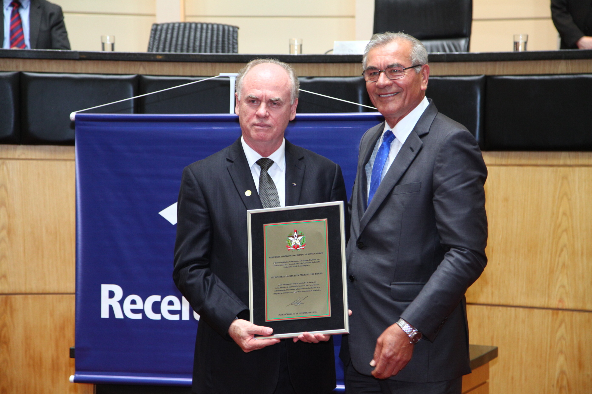 Receita Federal do Brasil recebe homenagem pelos 50 anos de atuação